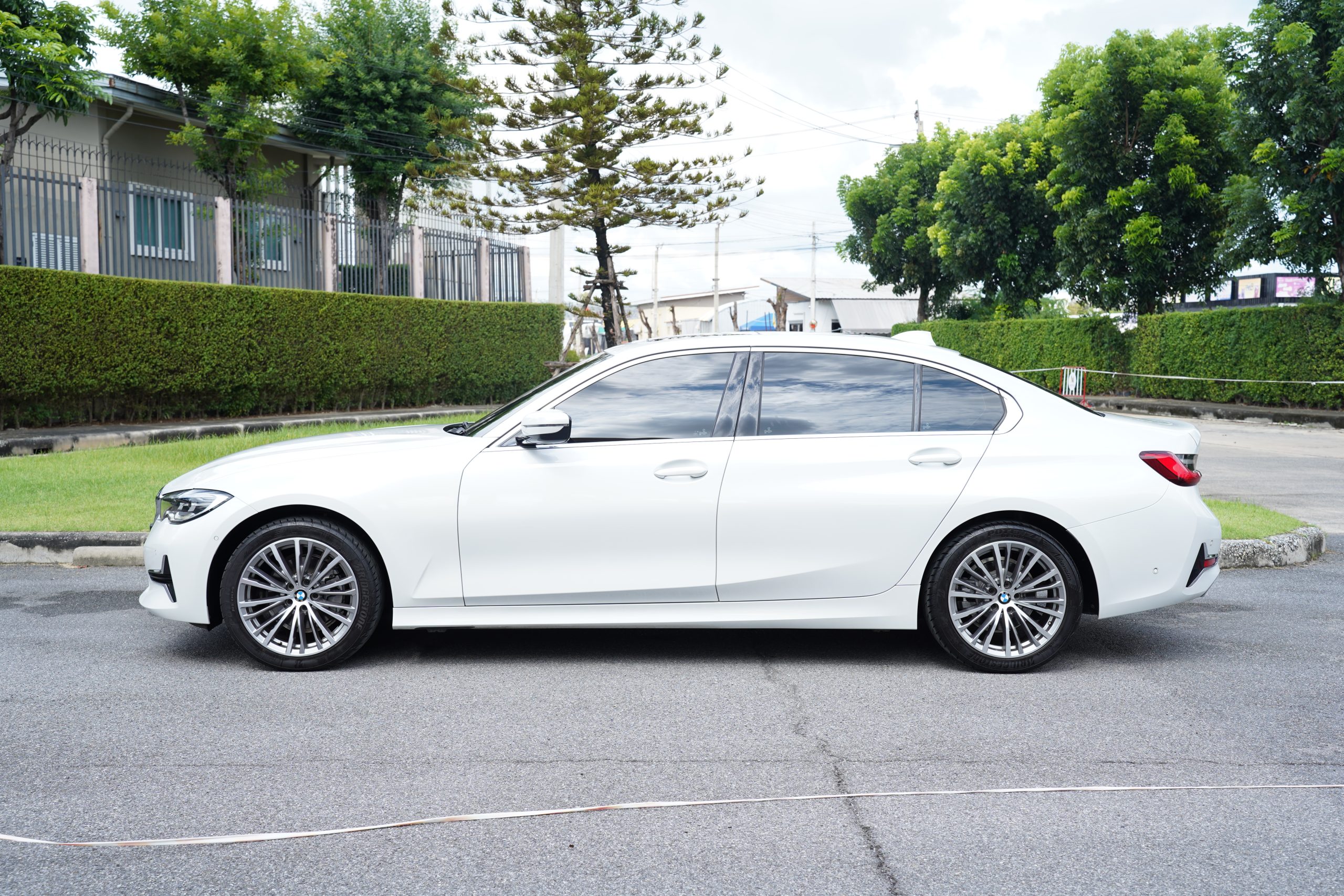 2023 BMW 320Li 2.0 G28 (ปี 21-26) Luxury Sedan - Image 5