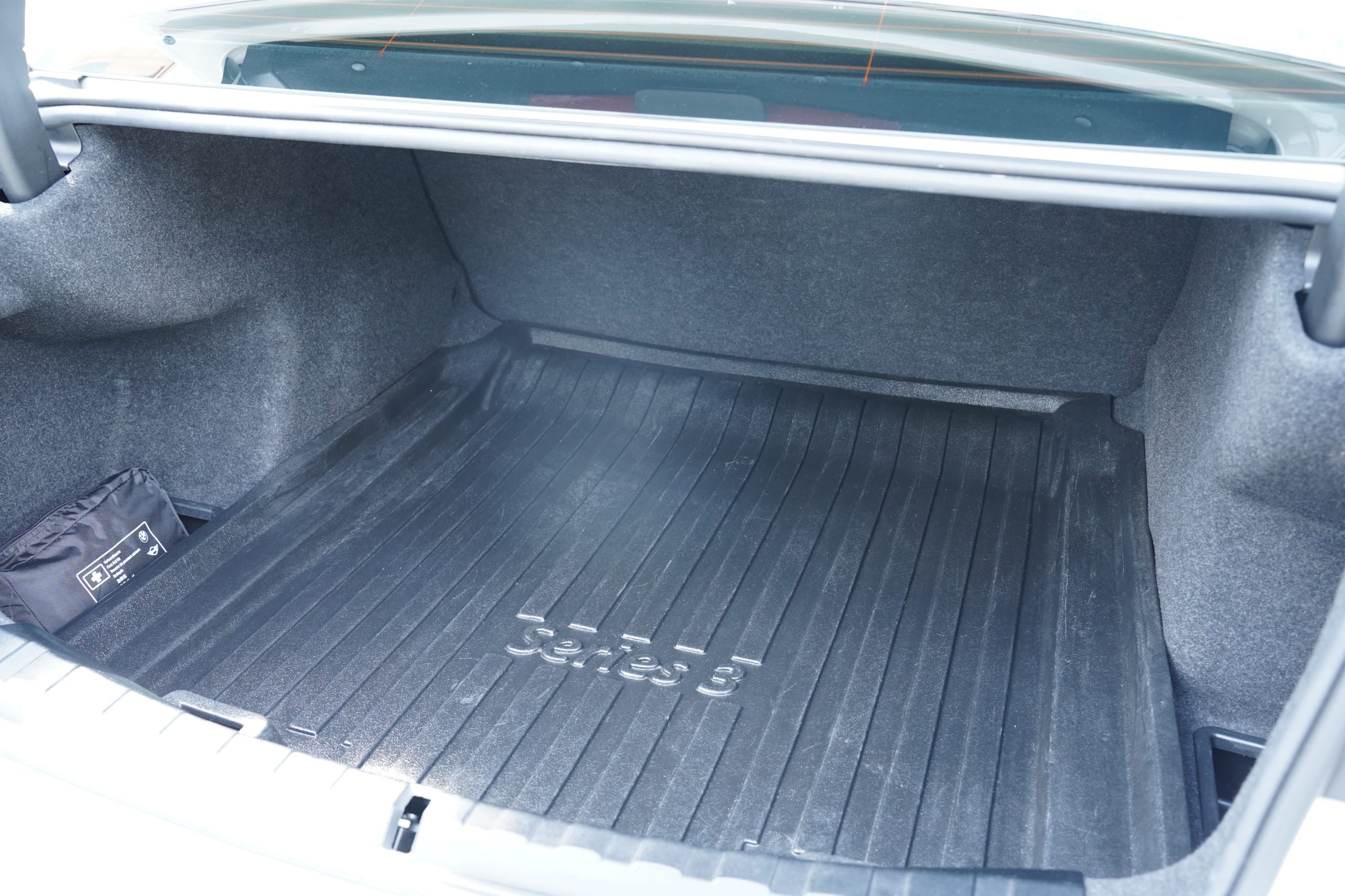 2023 BMW 320Li 2.0 G28 (ปี 21-26) Luxury Sedan - Image 12