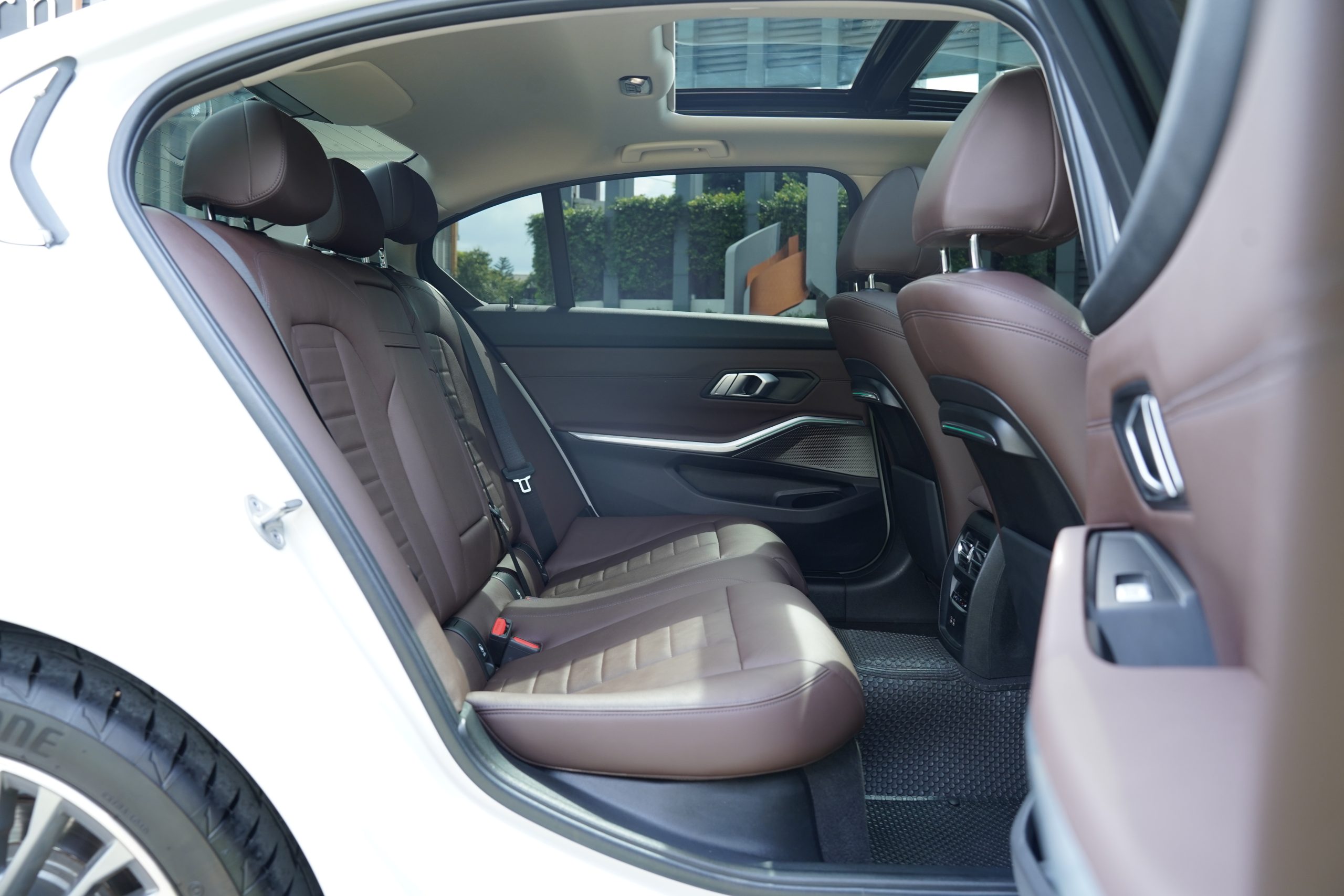 2023 BMW 320Li 2.0 G28 (ปี 21-26) Luxury Sedan - Image 14