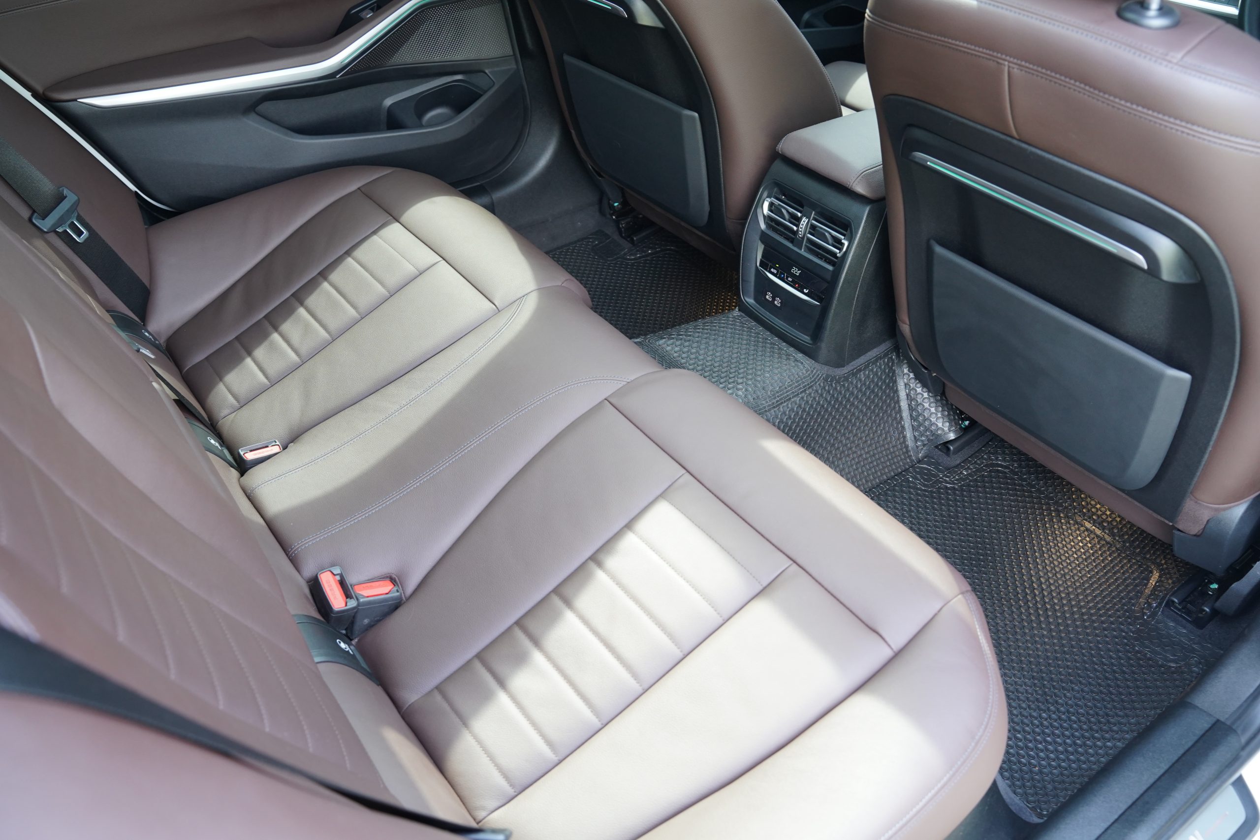 2023 BMW 320Li 2.0 G28 (ปี 21-26) Luxury Sedan - Image 15