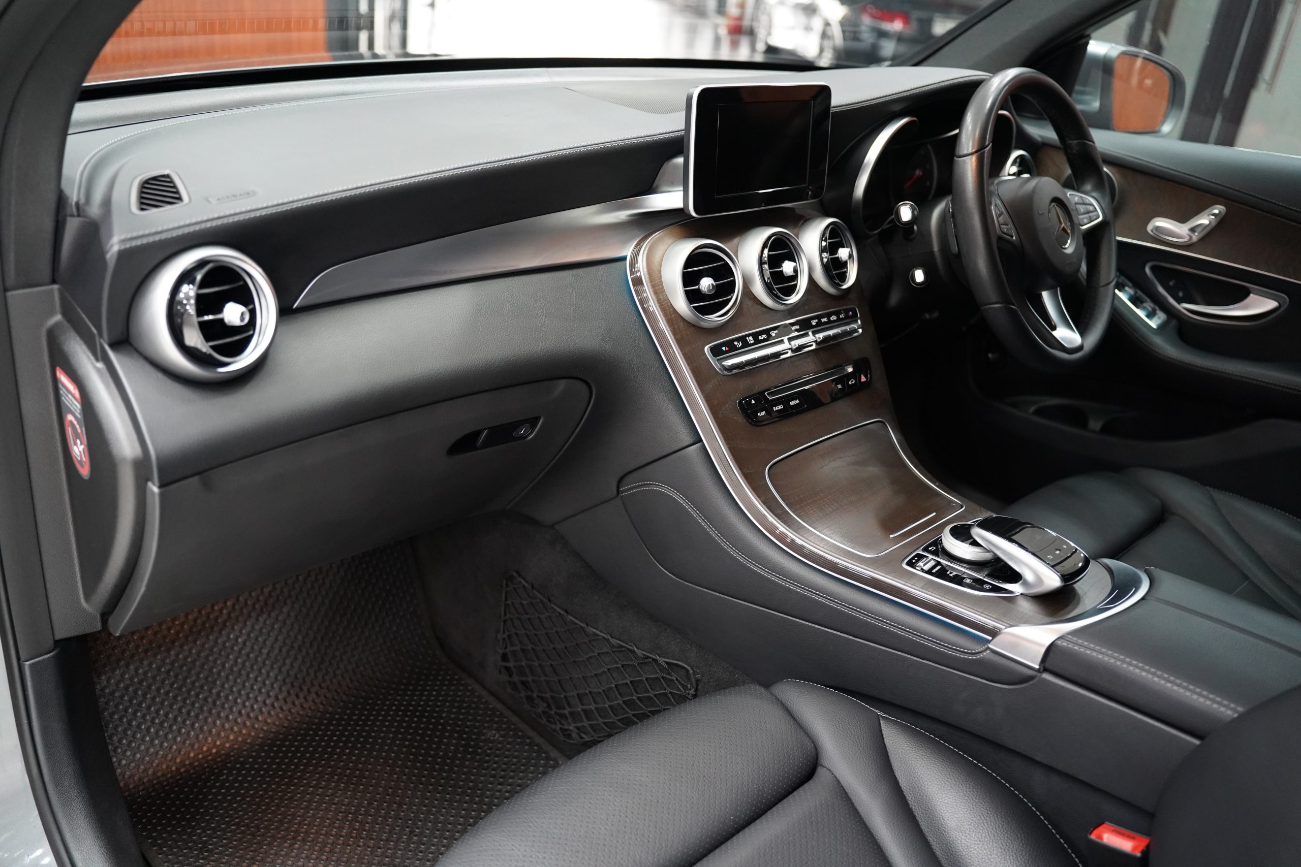 2017 Mercedes-Benz GLC250 2.1 W253 (ปี 15-22) d 4MATIC 4WD SUV - Image 16