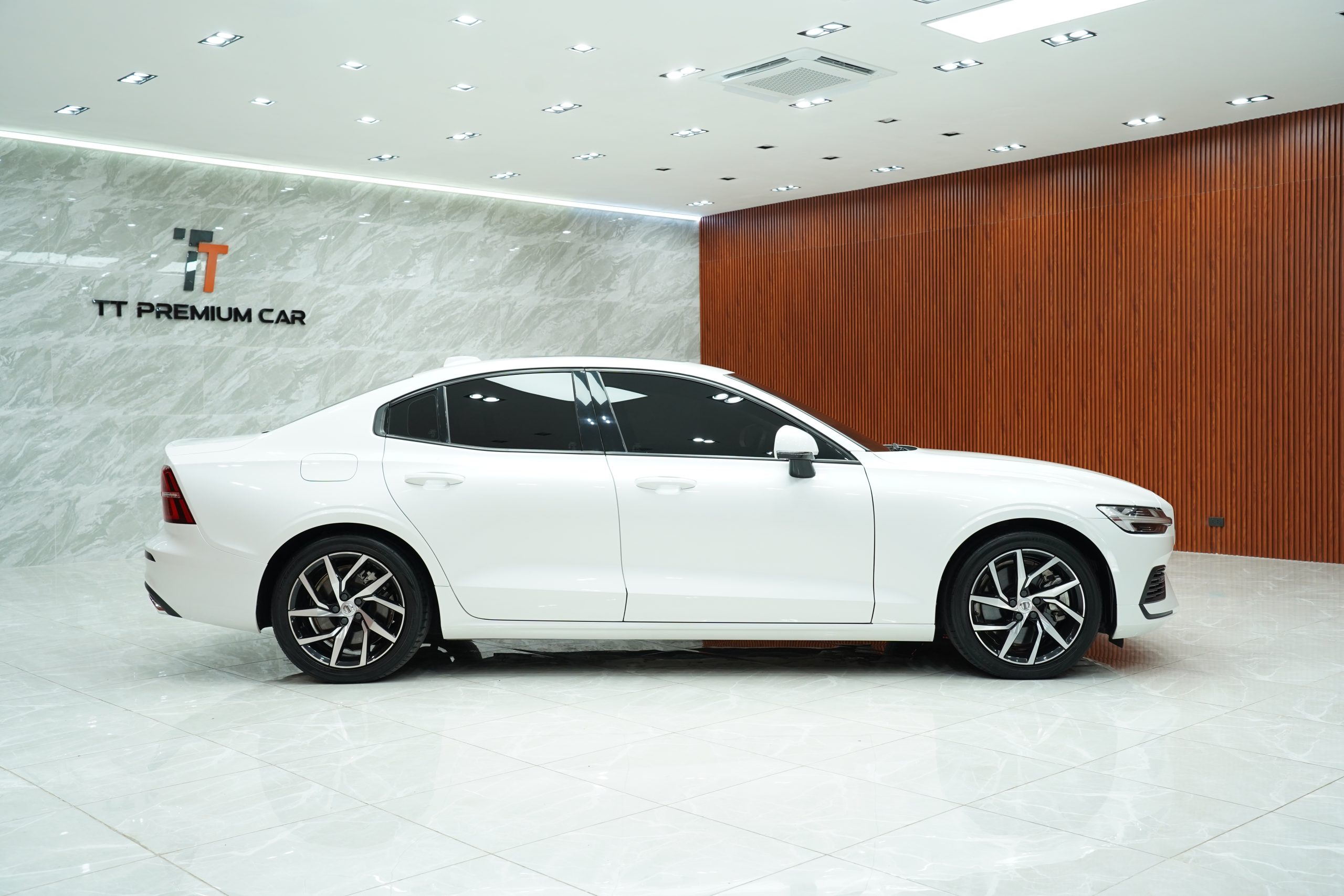 2020 Volvo S60 2.0 (ปี 20-28) T8 Momentum AWD Sedan - Image 8