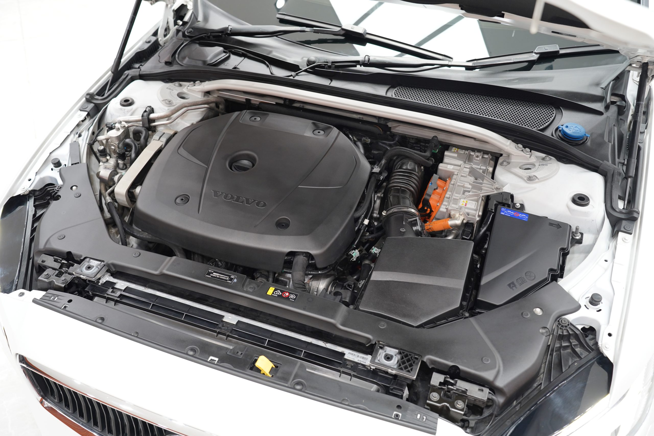 2020 Volvo S60 2.0 (ปี 20-28) T8 Momentum AWD Sedan - Image 14