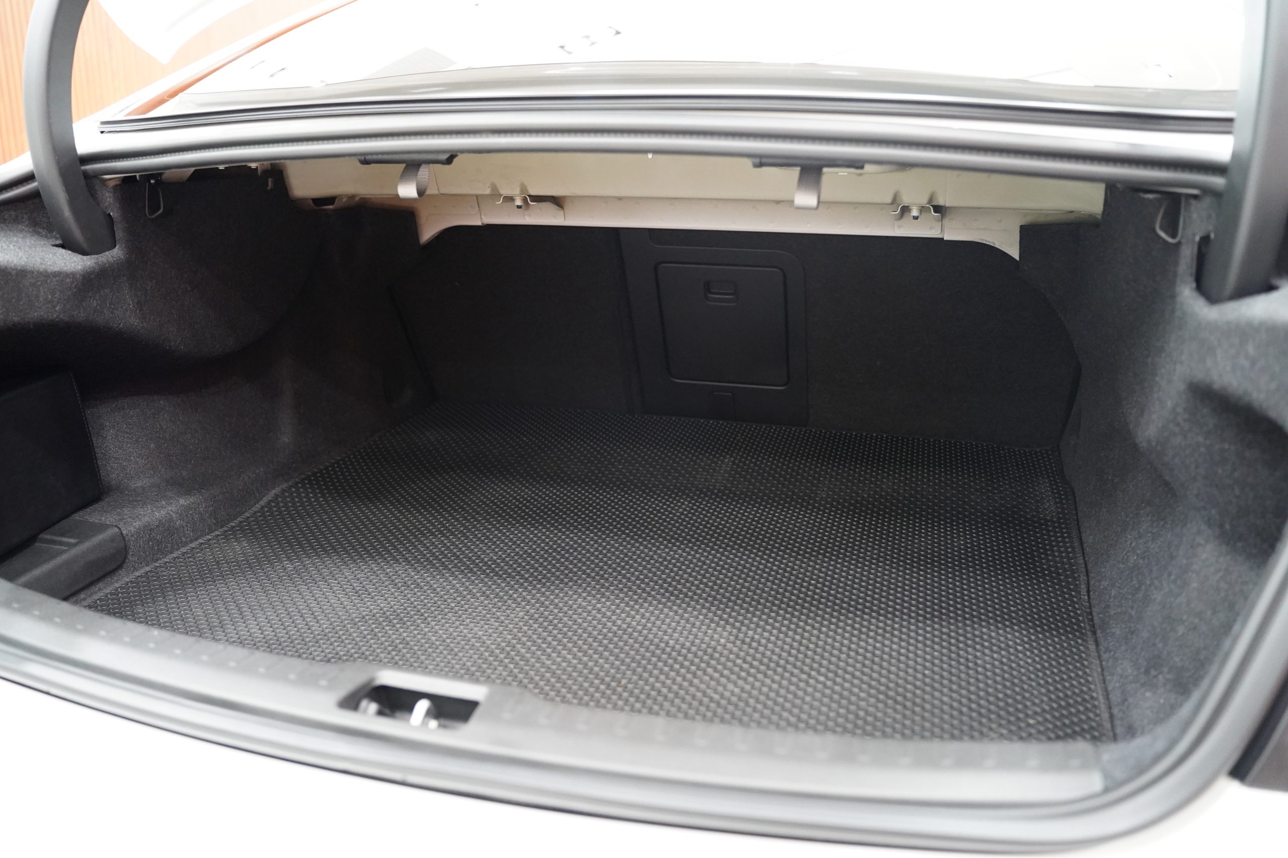 2020 Volvo S60 2.0 (ปี 20-28) T8 Momentum AWD Sedan - Image 15