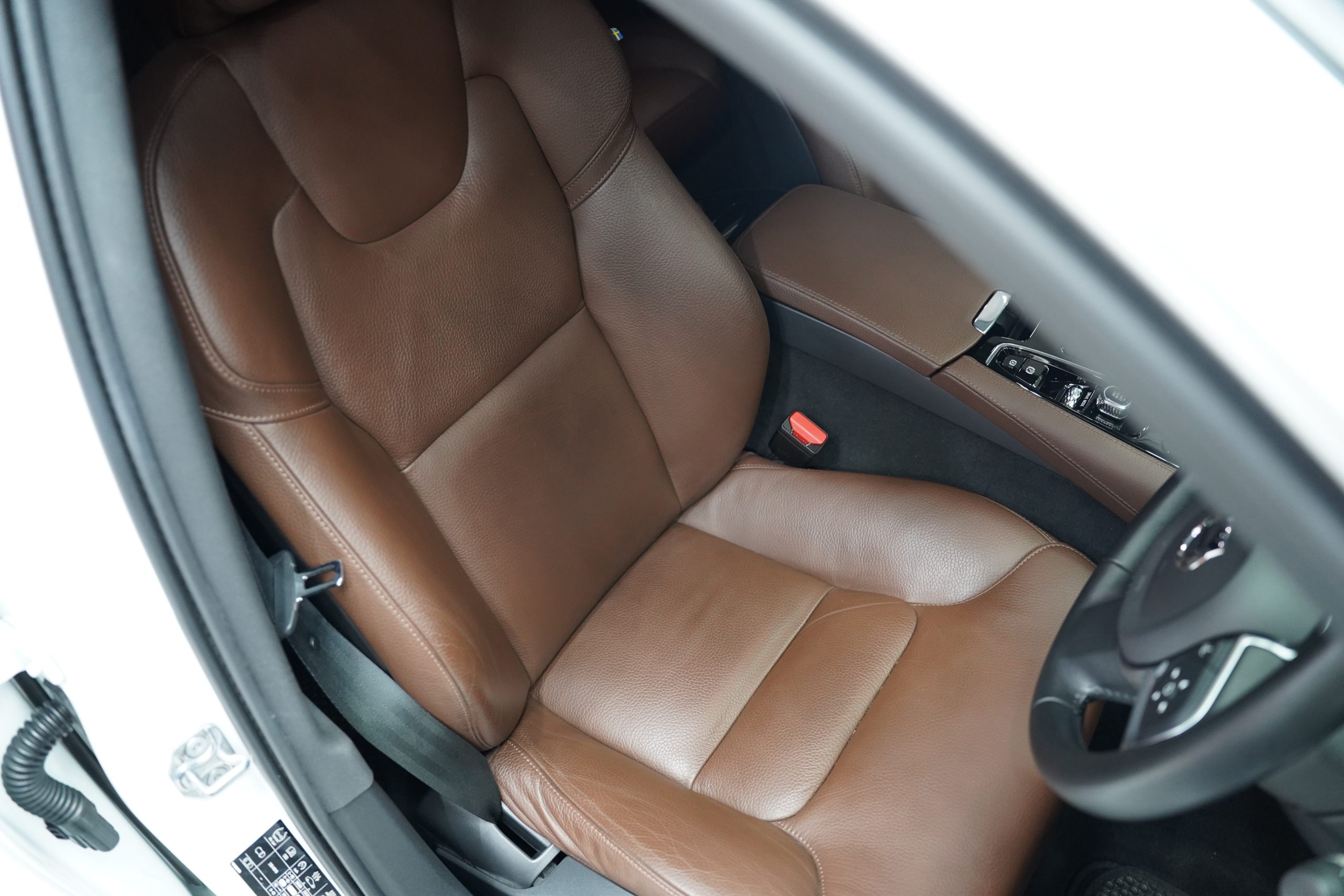 2020 Volvo S60 2.0 (ปี 20-28) T8 Momentum AWD Sedan - Image 16