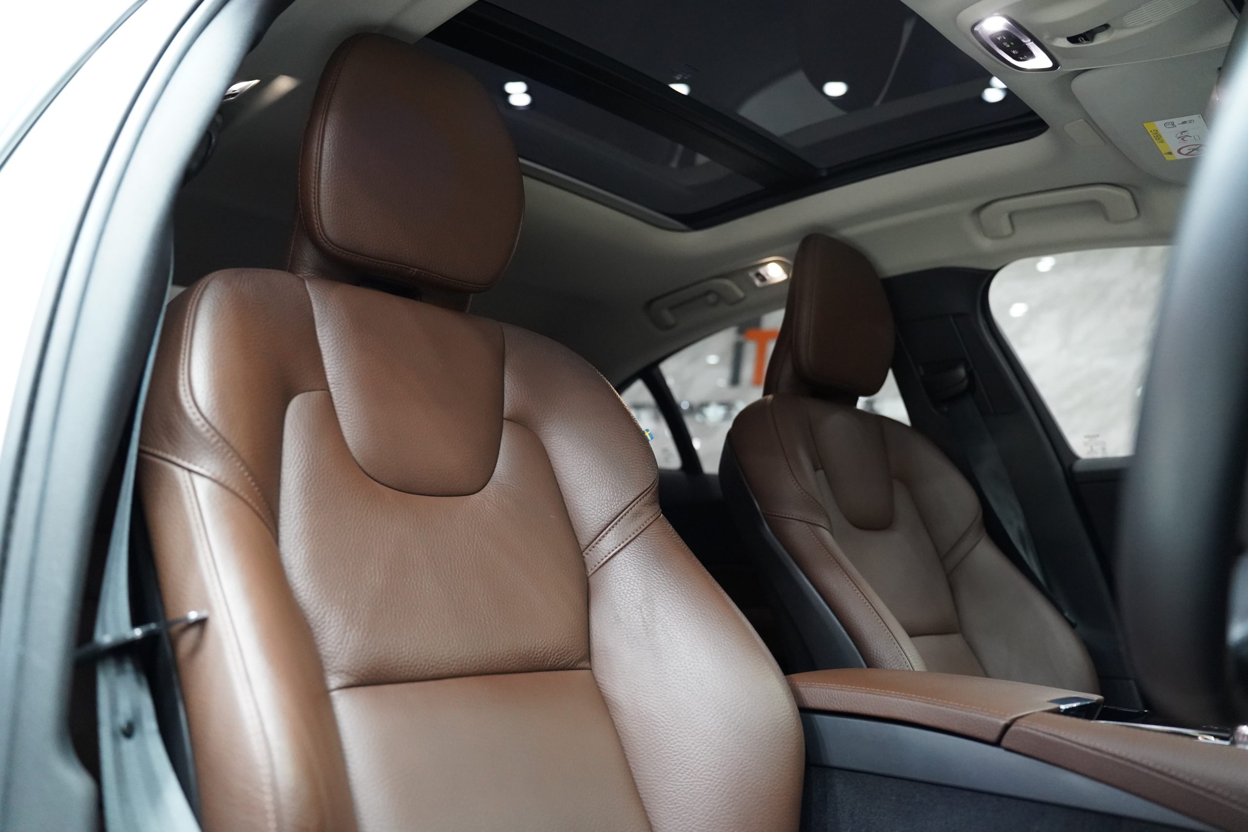 2020 Volvo S60 2.0 (ปี 20-28) T8 Momentum AWD Sedan - Image 17