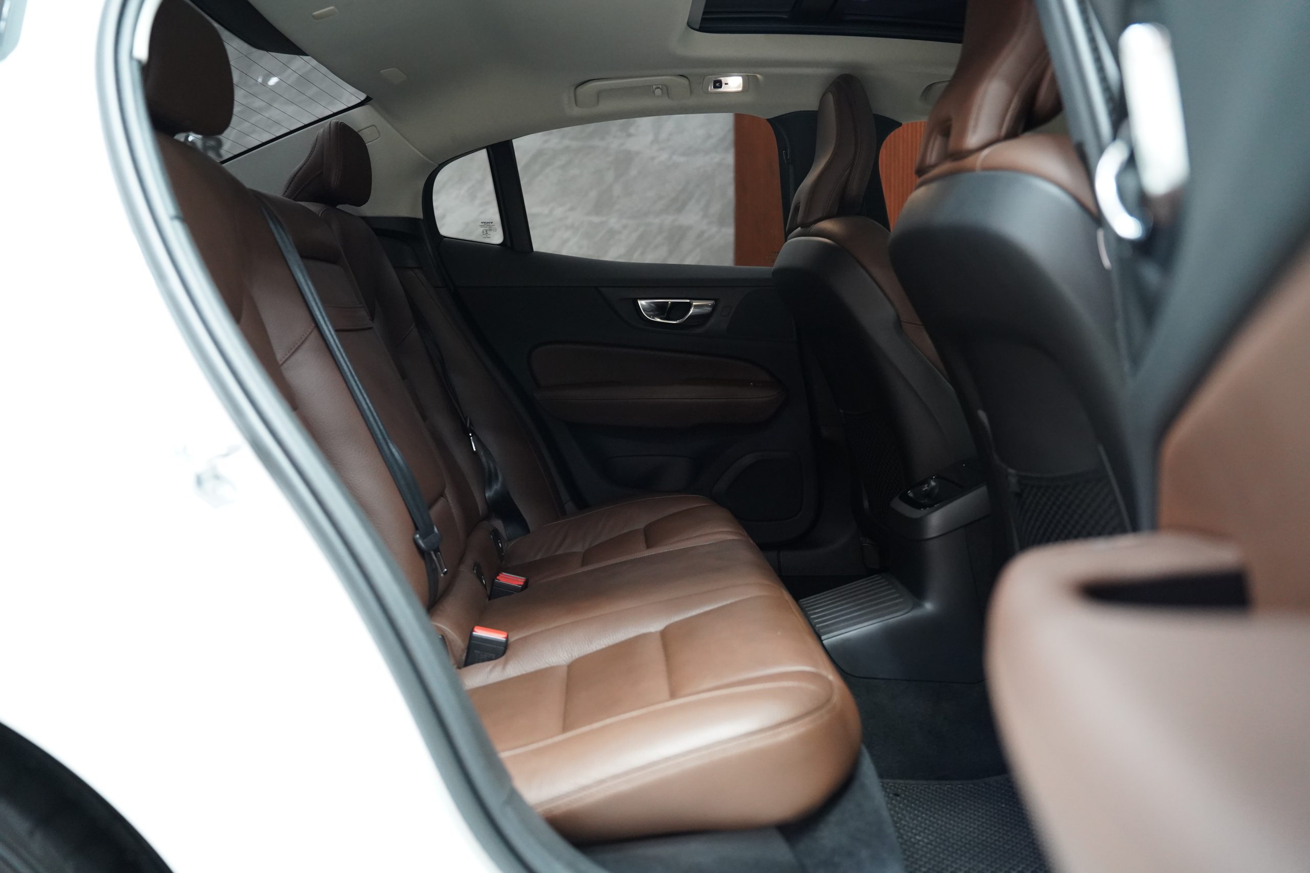 2020 Volvo S60 2.0 (ปี 20-28) T8 Momentum AWD Sedan - Image 18