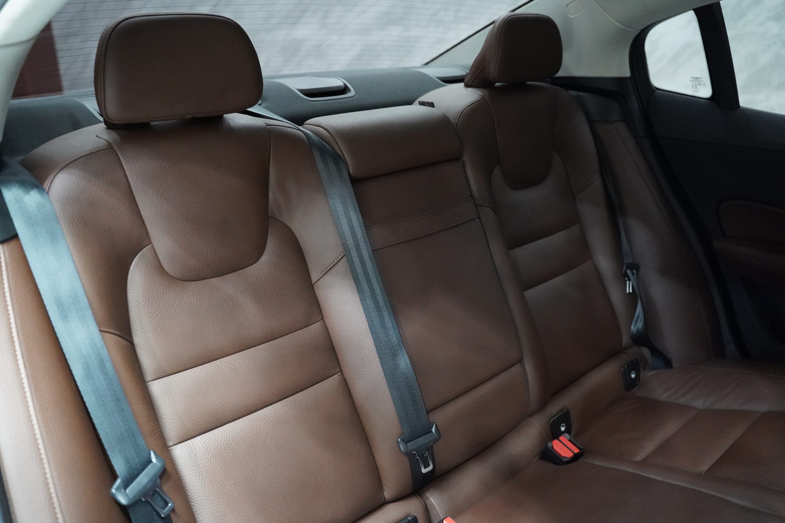 2020 Volvo S60 2.0 (ปี 20-28) T8 Momentum AWD Sedan - Image 20