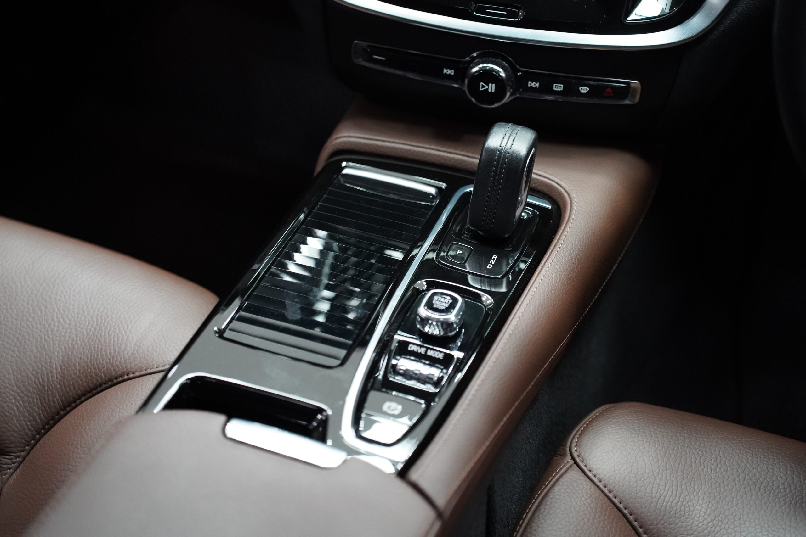 2020 Volvo S60 2.0 (ปี 20-28) T8 Momentum AWD Sedan - Image 23