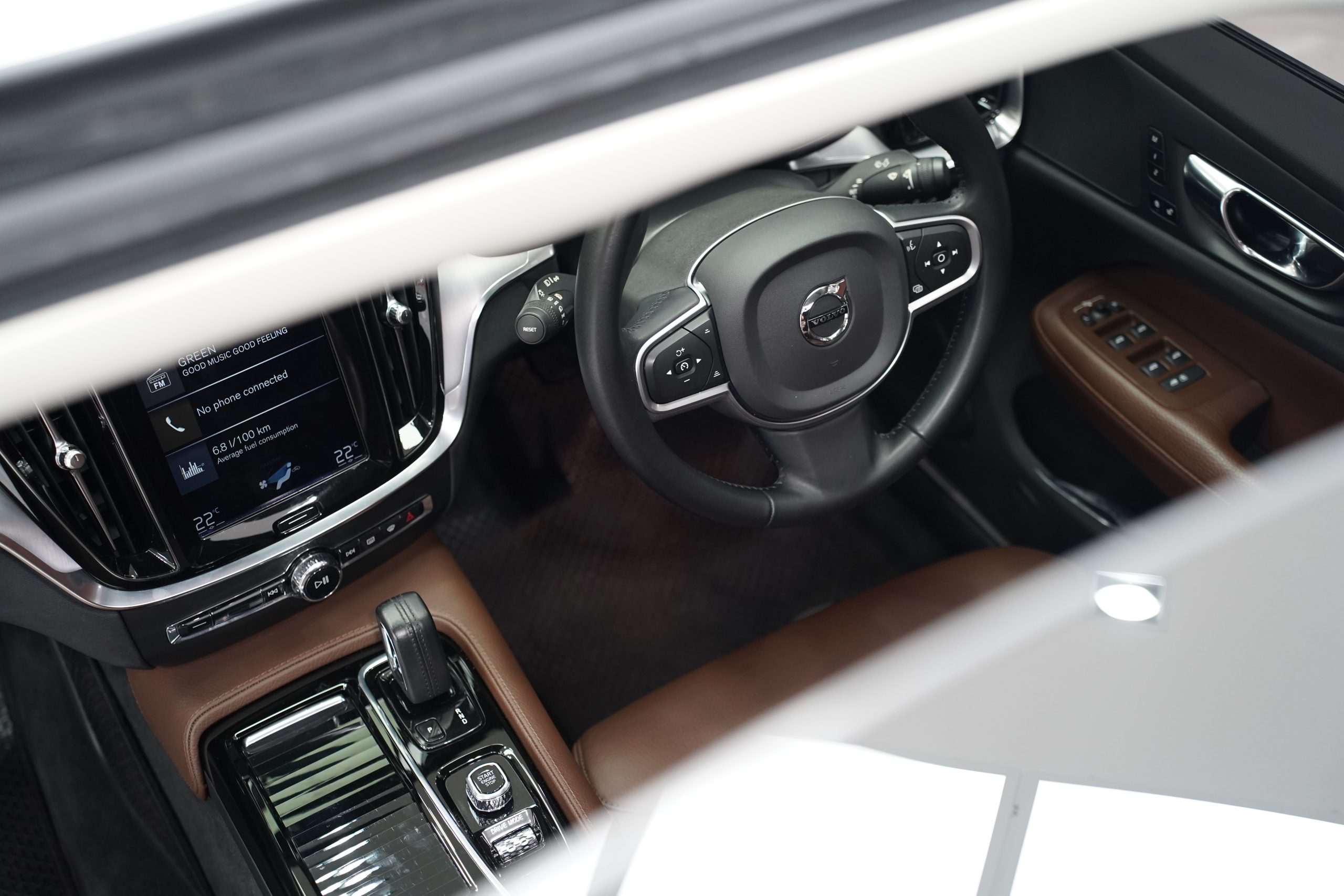 2020 Volvo S60 2.0 (ปี 20-28) T8 Momentum AWD Sedan - Image 24