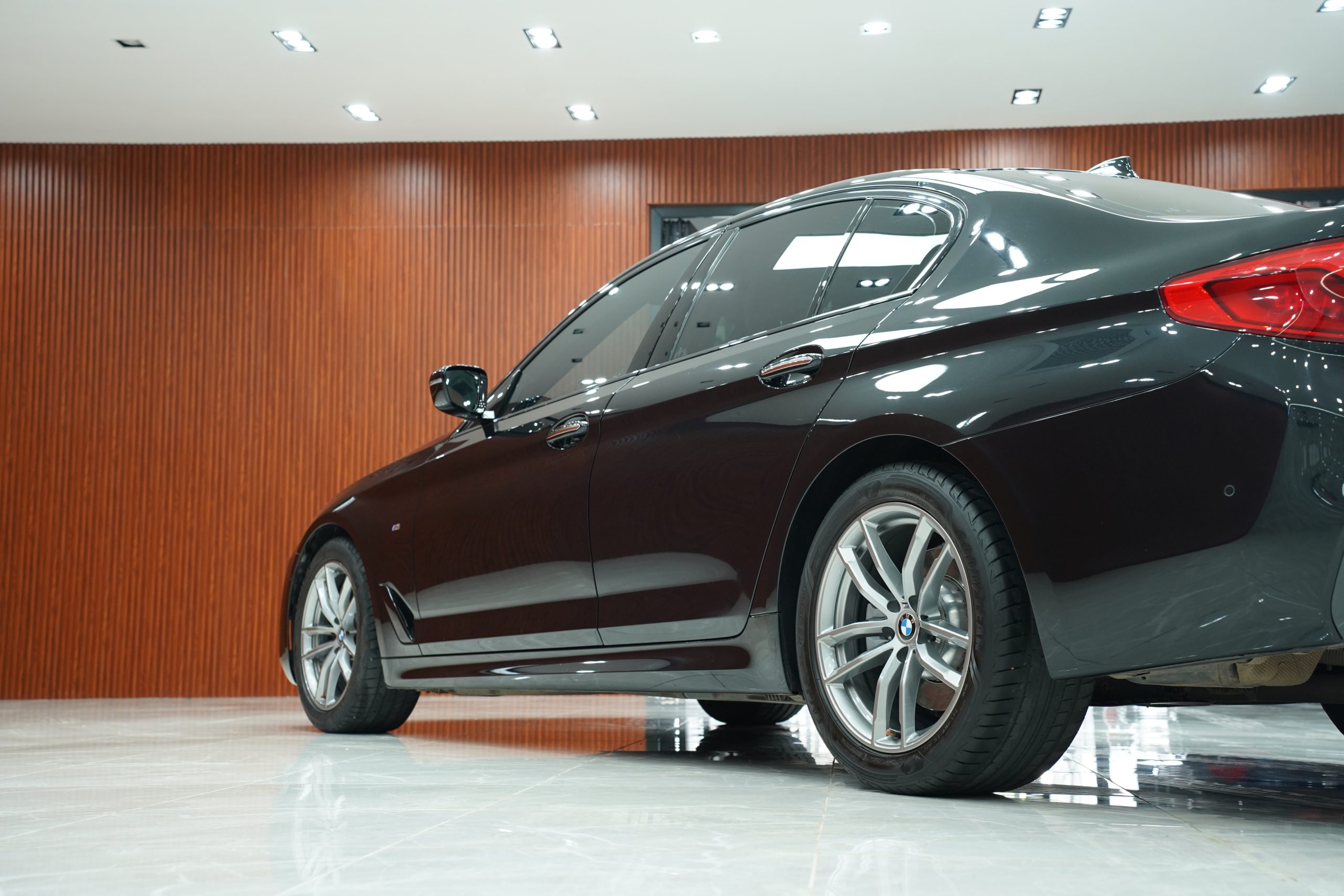2019 BMW 520d 2.0 G30 (ปี 17-22) M Sport Sedan - Image 11