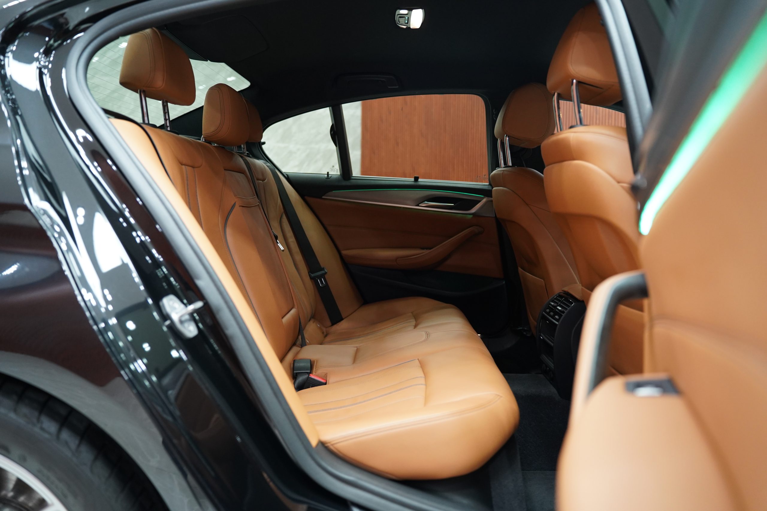 2019 BMW 520d 2.0 G30 (ปี 17-22) M Sport Sedan - Image 17