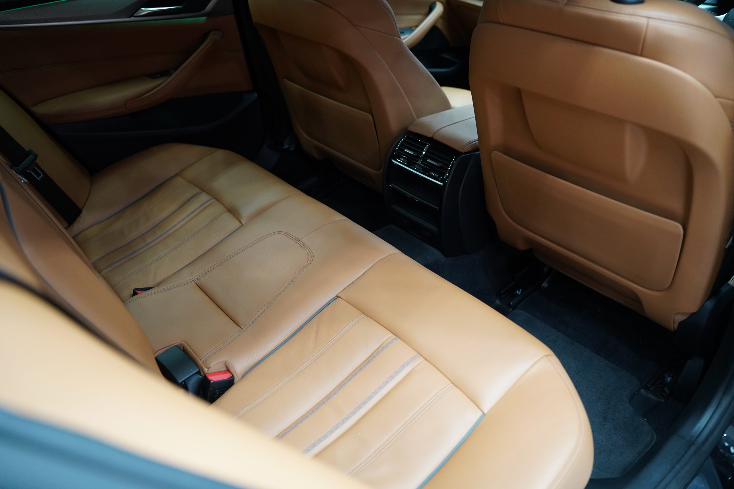 2019 BMW 520d 2.0 G30 (ปี 17-22) M Sport Sedan - Image 18