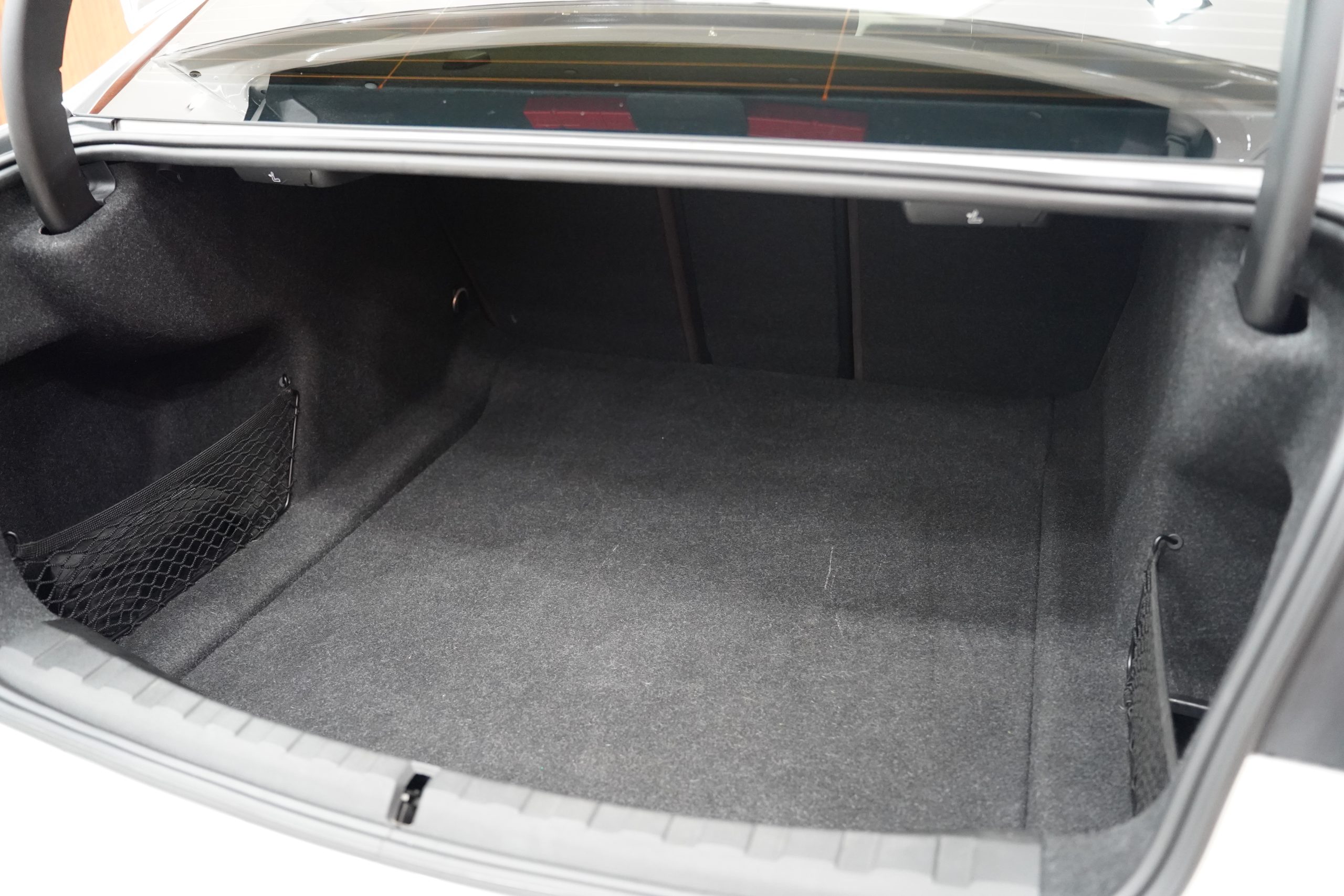 2020 BMW 320d 2.0 G20 (ปี 19-26) M Sport Sedan - Image 13