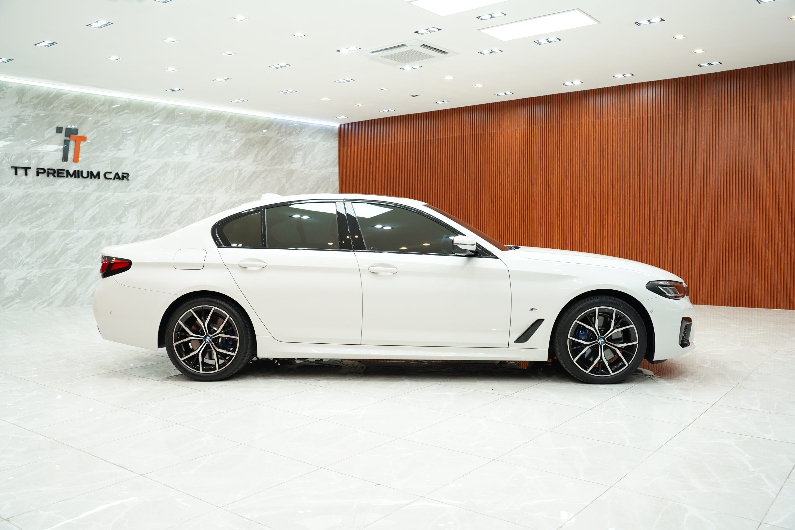 2021 BMW 530e 2.0 G30 (ปี 17-22) M Sport Sedan - Image 8