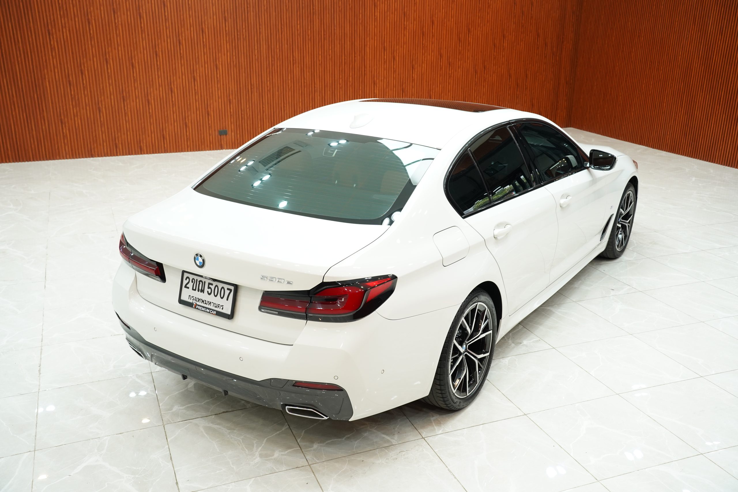 2021 BMW 530e 2.0 G30 (ปี 17-22) M Sport Sedan - Image 9