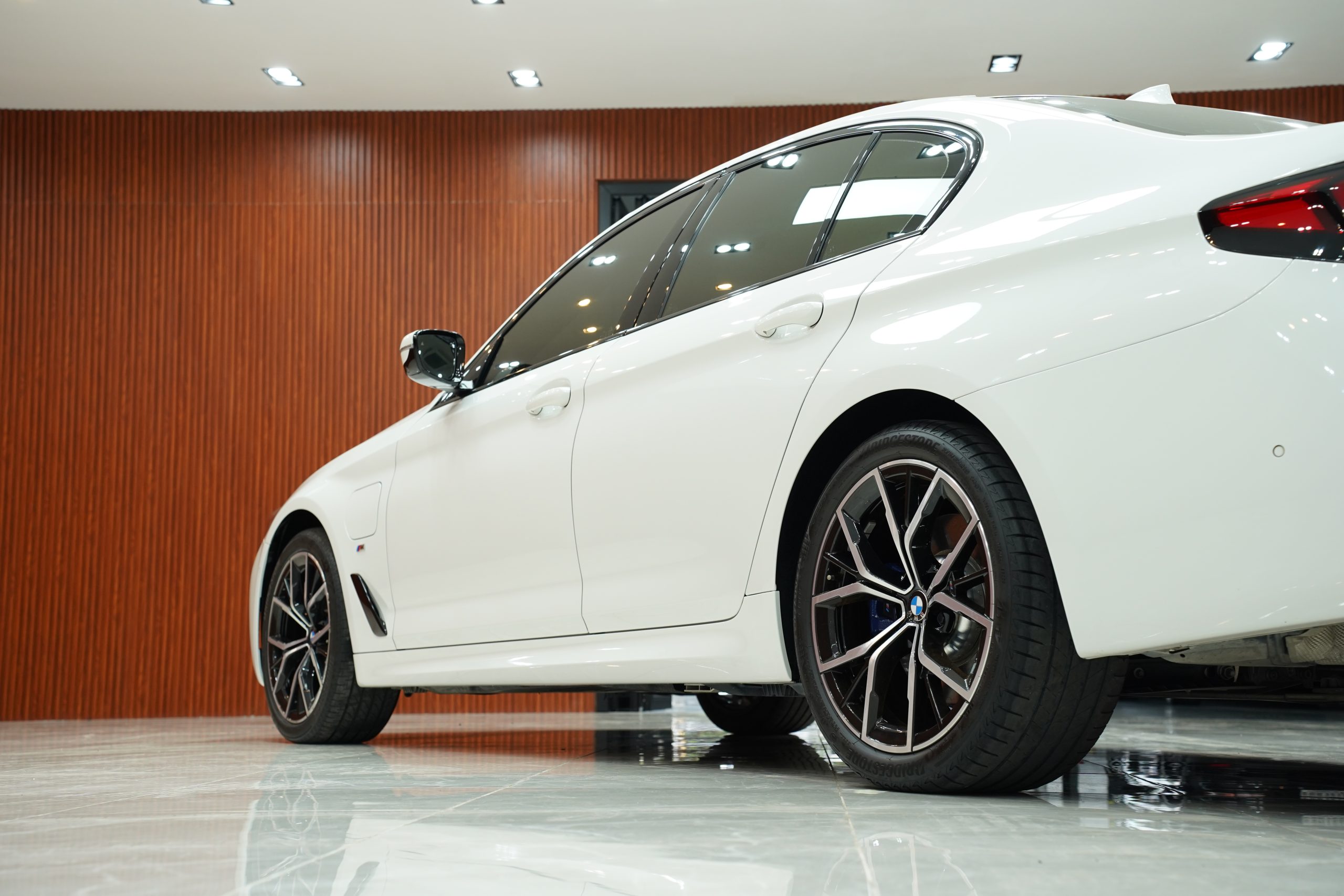 2021 BMW 530e 2.0 G30 (ปี 17-22) M Sport Sedan - Image 11