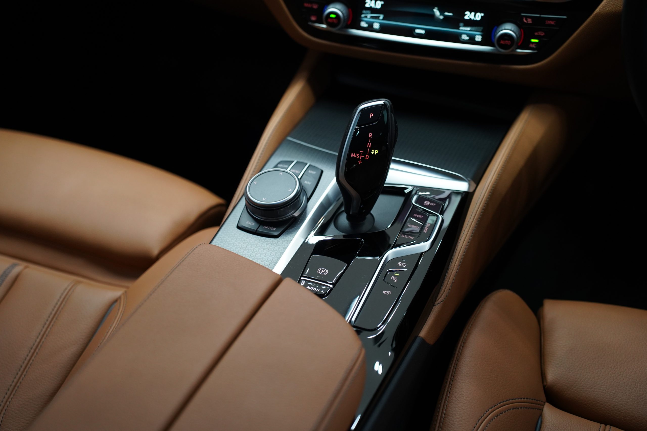 2021 BMW 530e 2.0 G30 (ปี 17-22) M Sport Sedan - Image 3