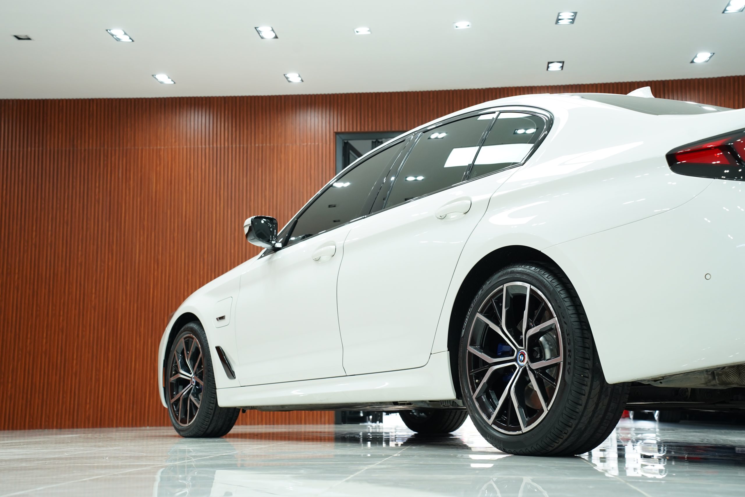 2023 BMW 530e 2.0 G30 (ปี 17-22) M Sport Sedan - Image 10