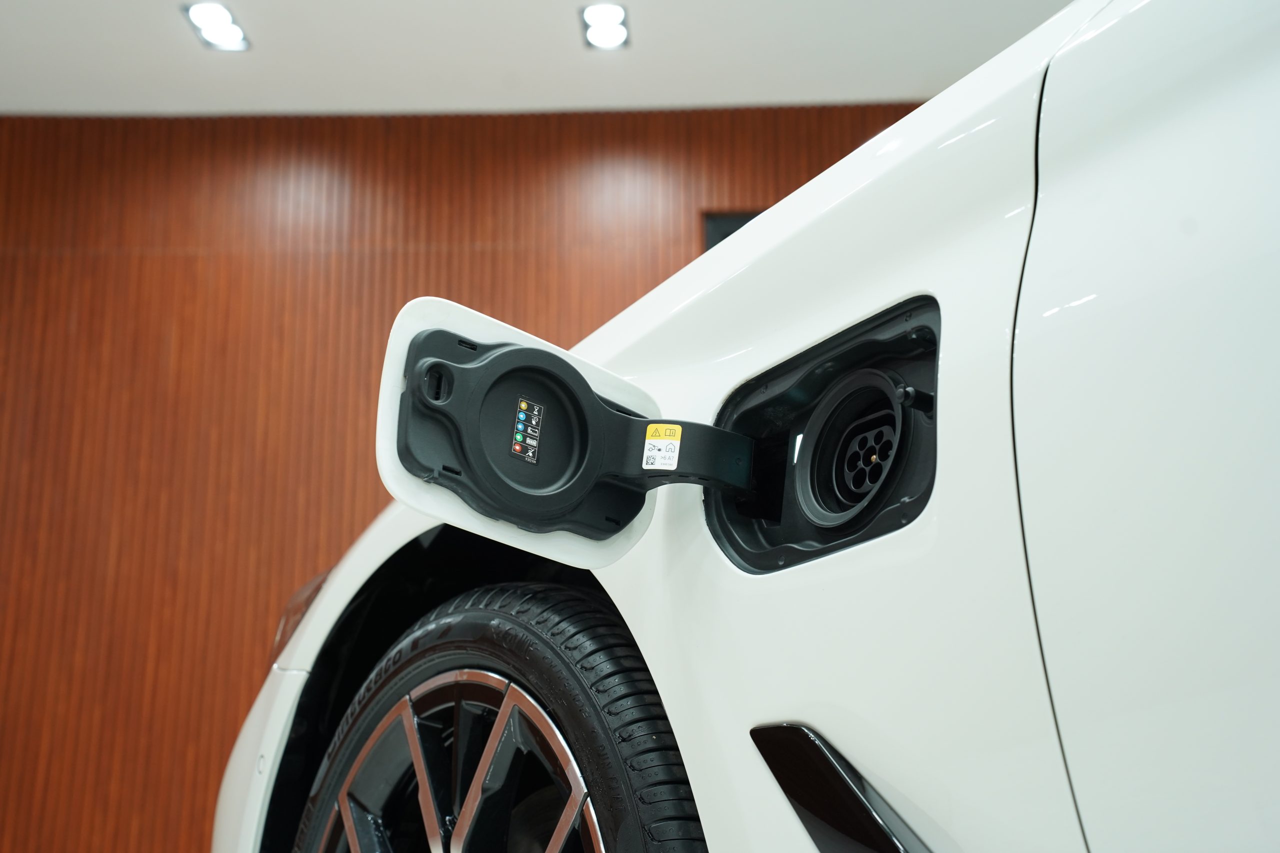 2023 BMW 530e 2.0 G30 (ปี 17-22) M Sport Sedan - Image 11