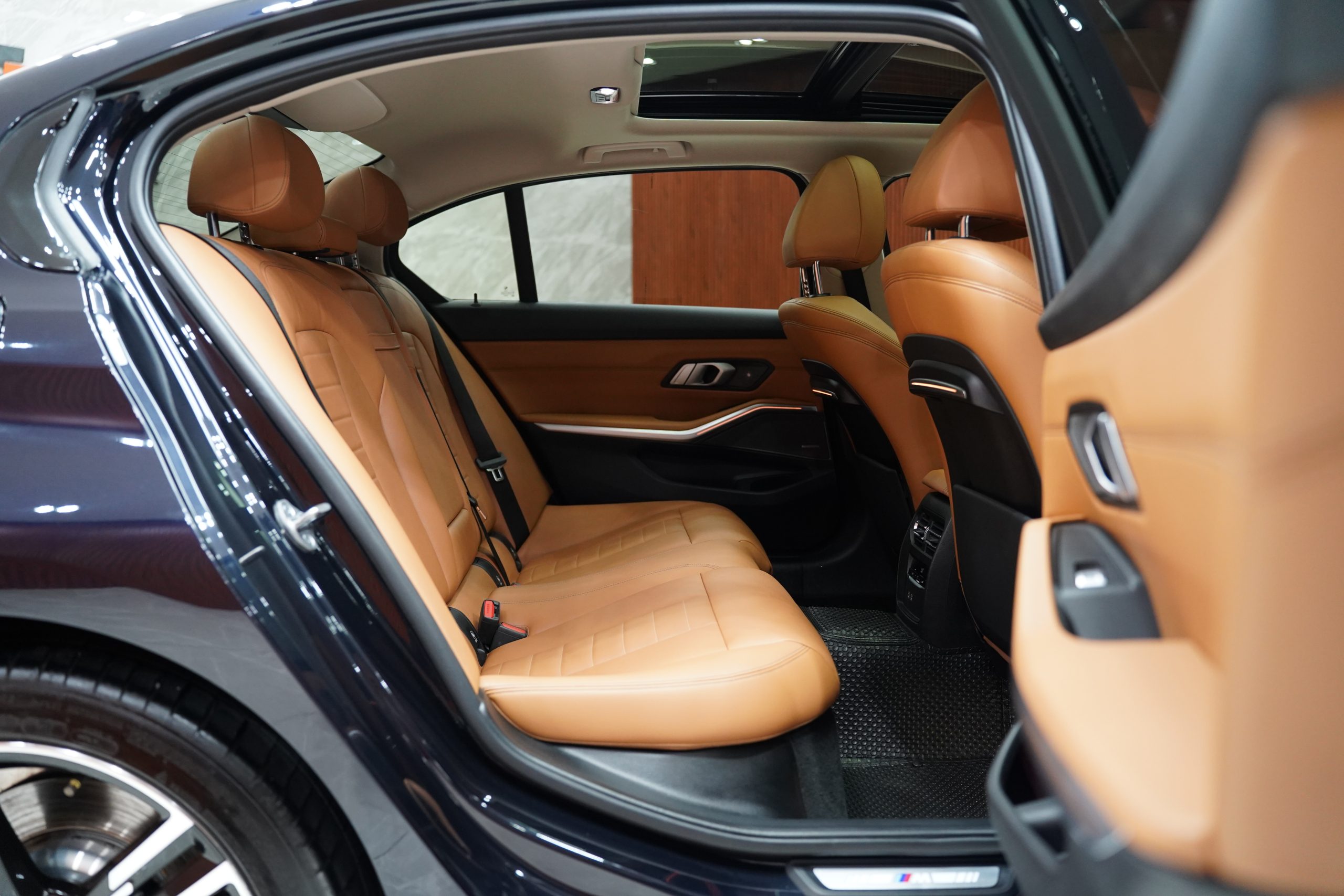 2024 BMW 330Li 2.0 G28 (ปี 21-26) M Sport Sedan - Image 18