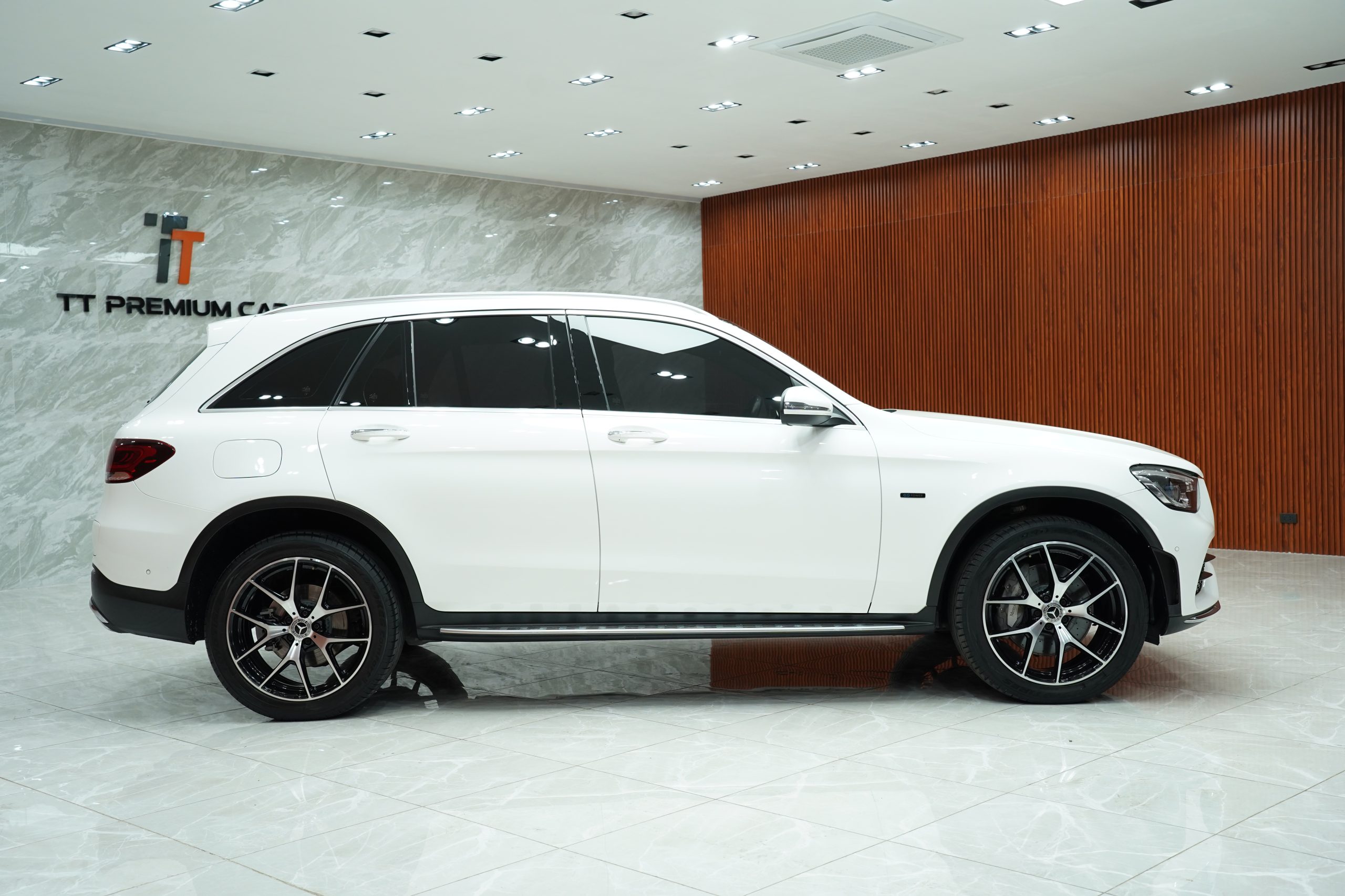 2022 Mercedes-Benz GLC300 2.0 W253 (ปี 15-22) e 4MATIC AMG Dynamic 4WD SUV - Image 8