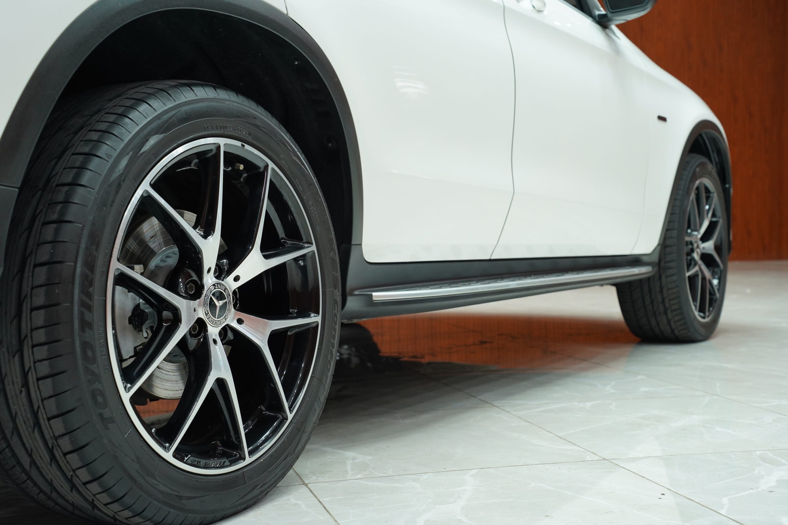 2022 Mercedes-Benz GLC300 2.0 W253 (ปี 15-22) e 4MATIC AMG Dynamic 4WD SUV - Image 11