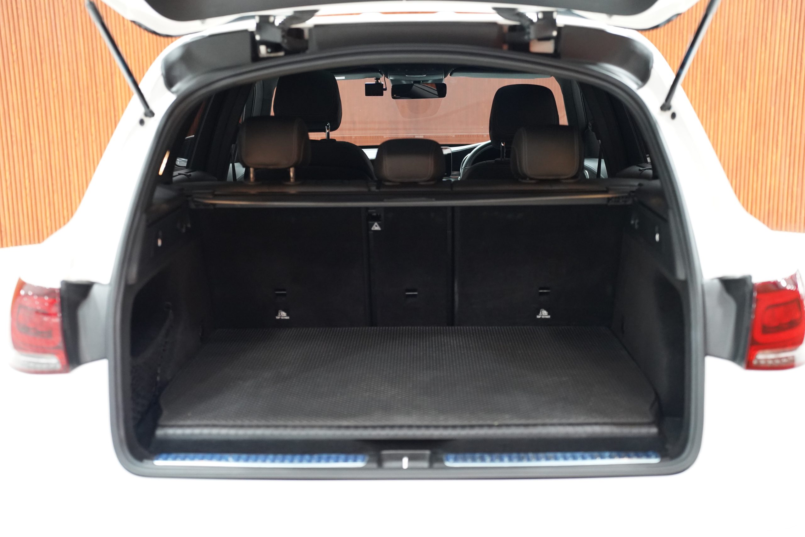 2022 Mercedes-Benz GLC300 2.0 W253 (ปี 15-22) e 4MATIC AMG Dynamic 4WD SUV - Image 15