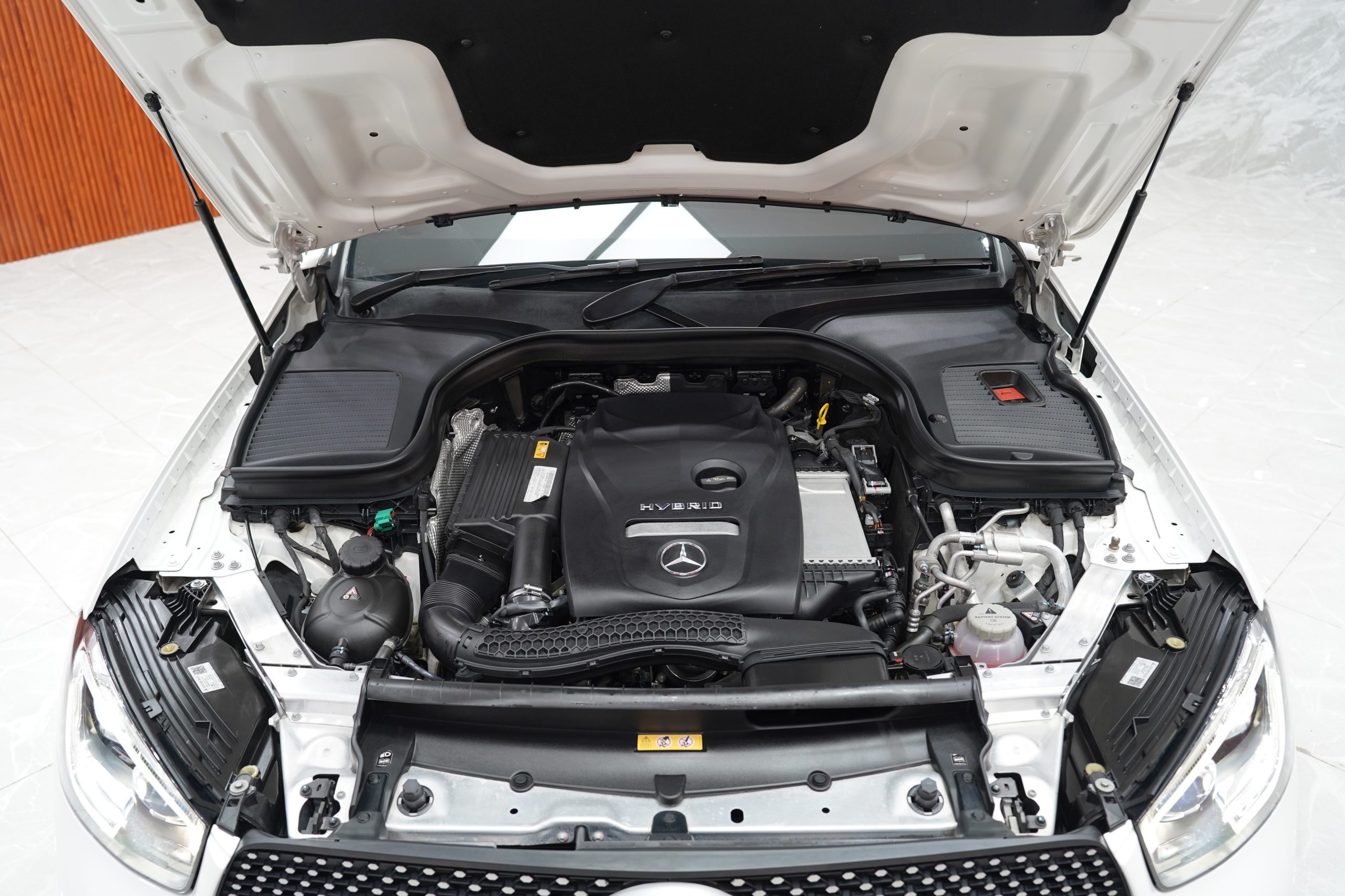 2022 Mercedes-Benz GLC300 2.0 W253 (ปี 15-22) e 4MATIC AMG Dynamic 4WD SUV - Image 14