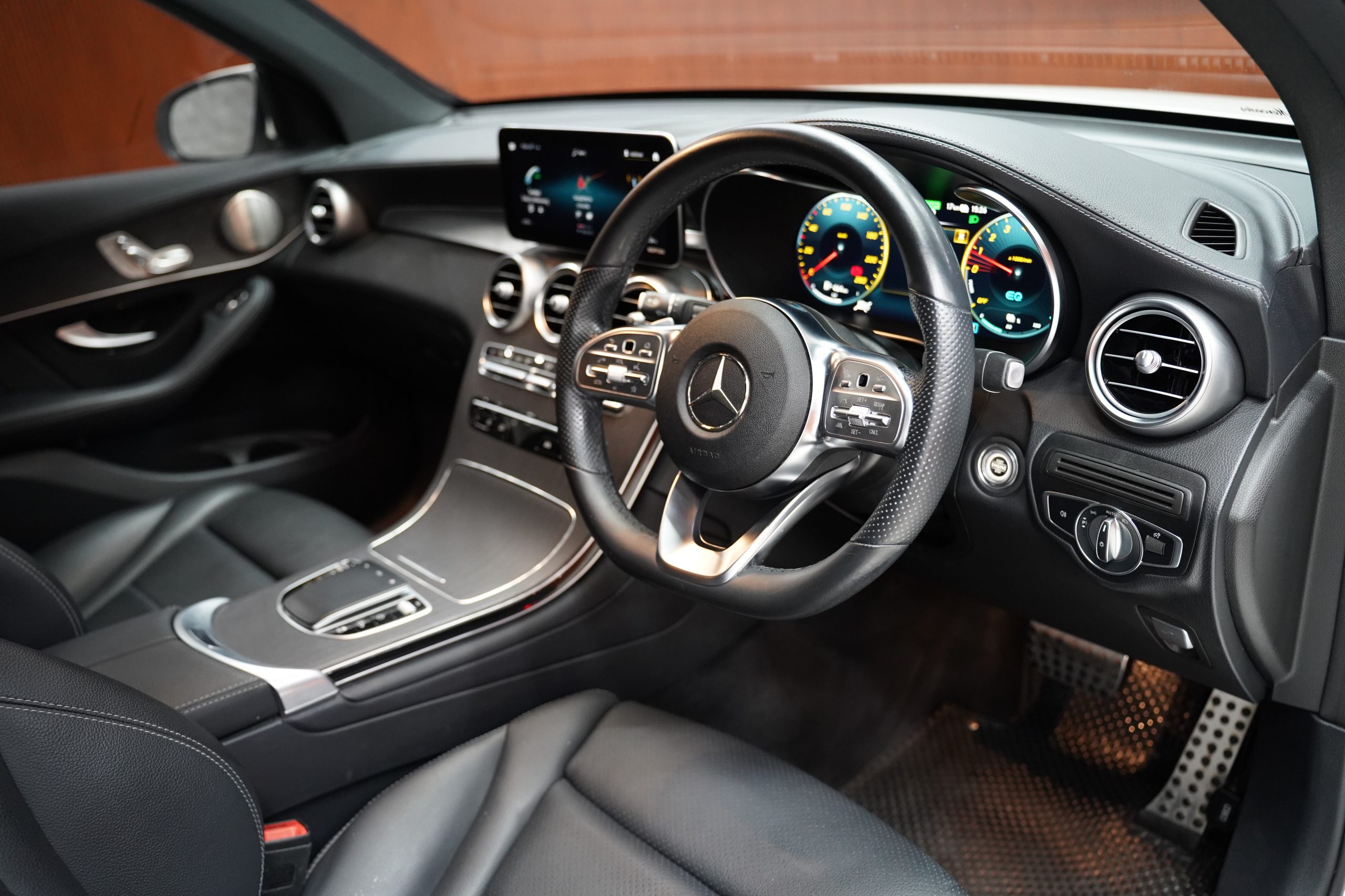 2022 Mercedes-Benz GLC300 2.0 W253 (ปี 15-22) e 4MATIC AMG Dynamic 4WD SUV - Image 17