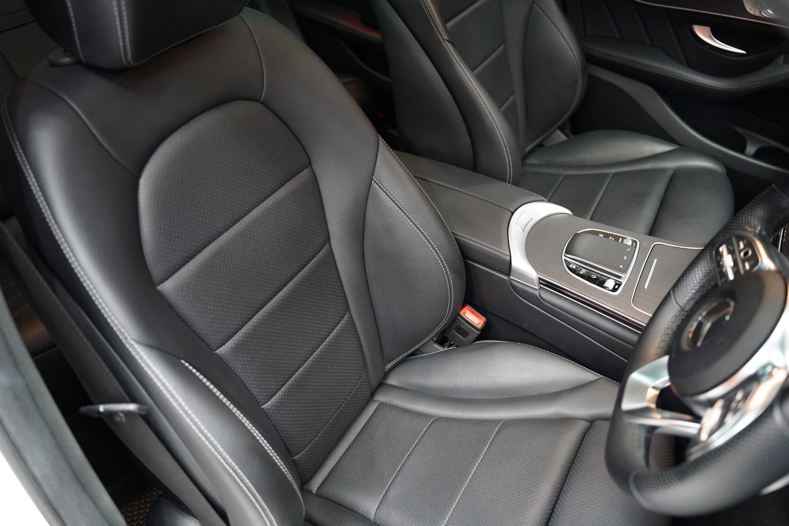 2022 Mercedes-Benz GLC300 2.0 W253 (ปี 15-22) e 4MATIC AMG Dynamic 4WD SUV - Image 19