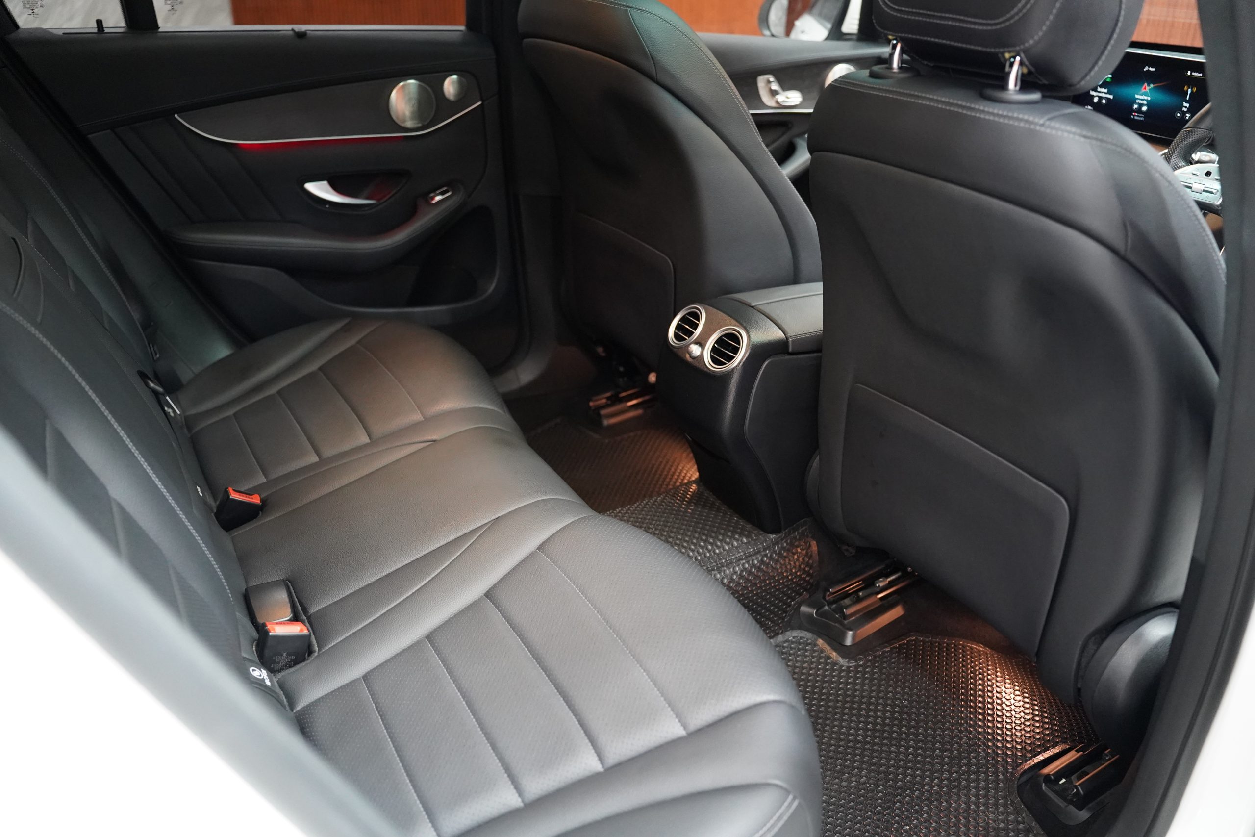 2022 Mercedes-Benz GLC300 2.0 W253 (ปี 15-22) e 4MATIC AMG Dynamic 4WD SUV - Image 20