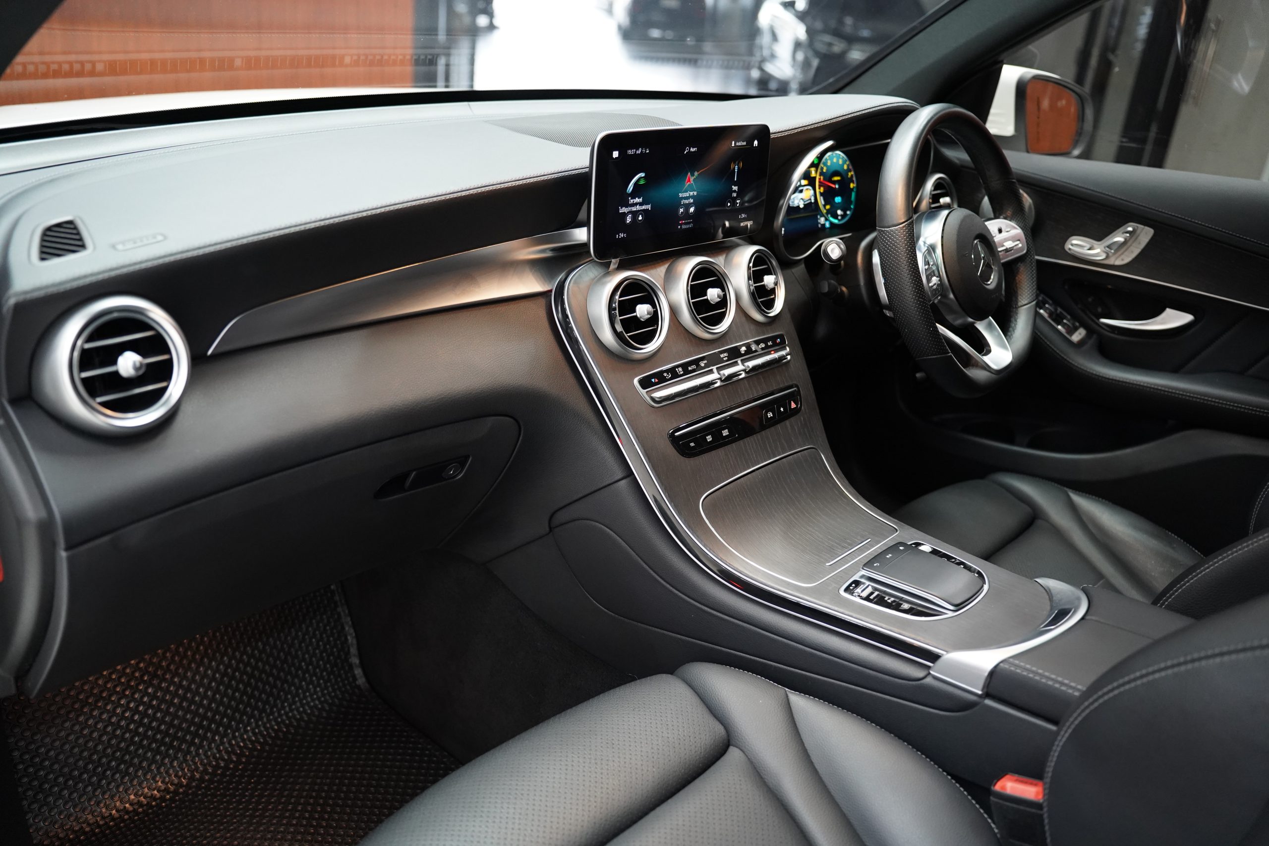 2022 Mercedes-Benz GLC300 2.0 W253 (ปี 15-22) e 4MATIC AMG Dynamic 4WD SUV - Image 23