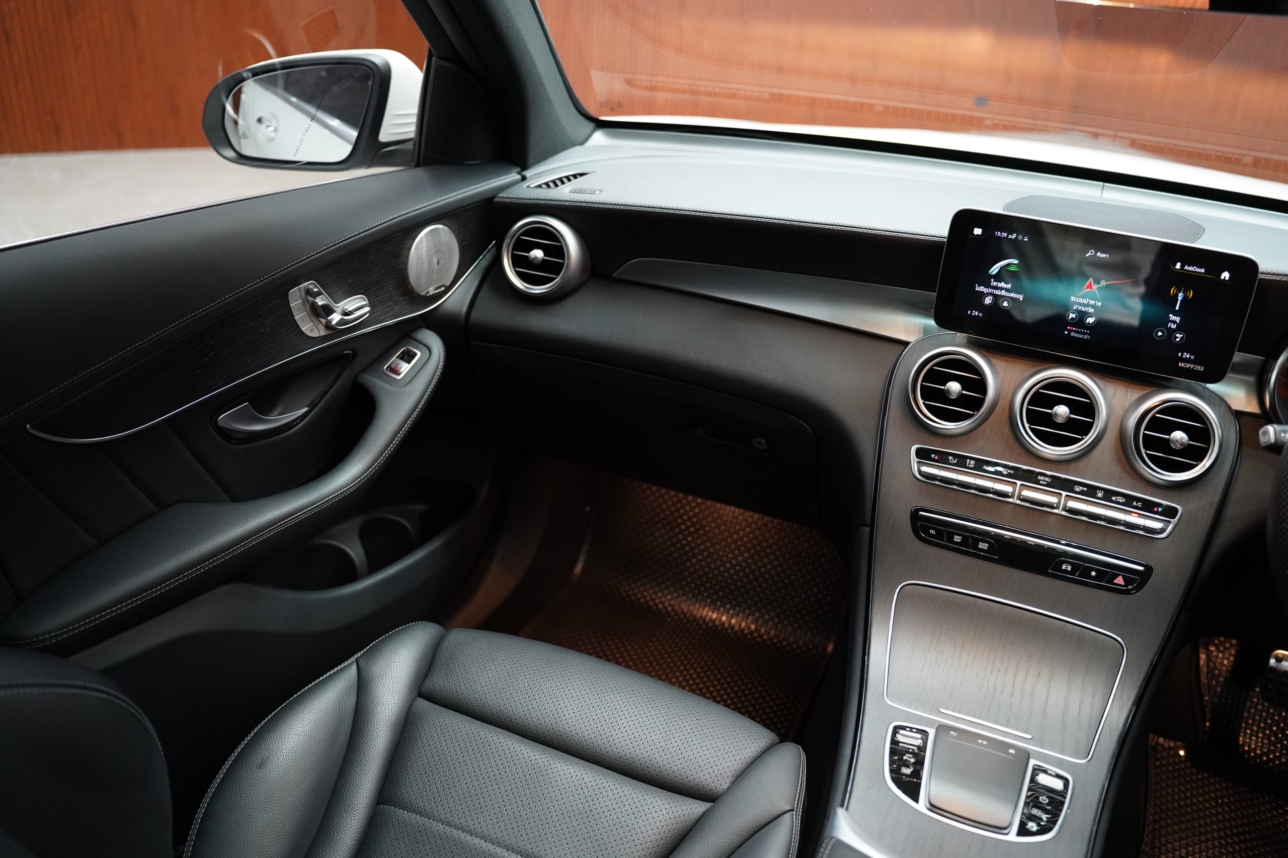 2022 Mercedes-Benz GLC300 2.0 W253 (ปี 15-22) e 4MATIC AMG Dynamic 4WD SUV - Image 26