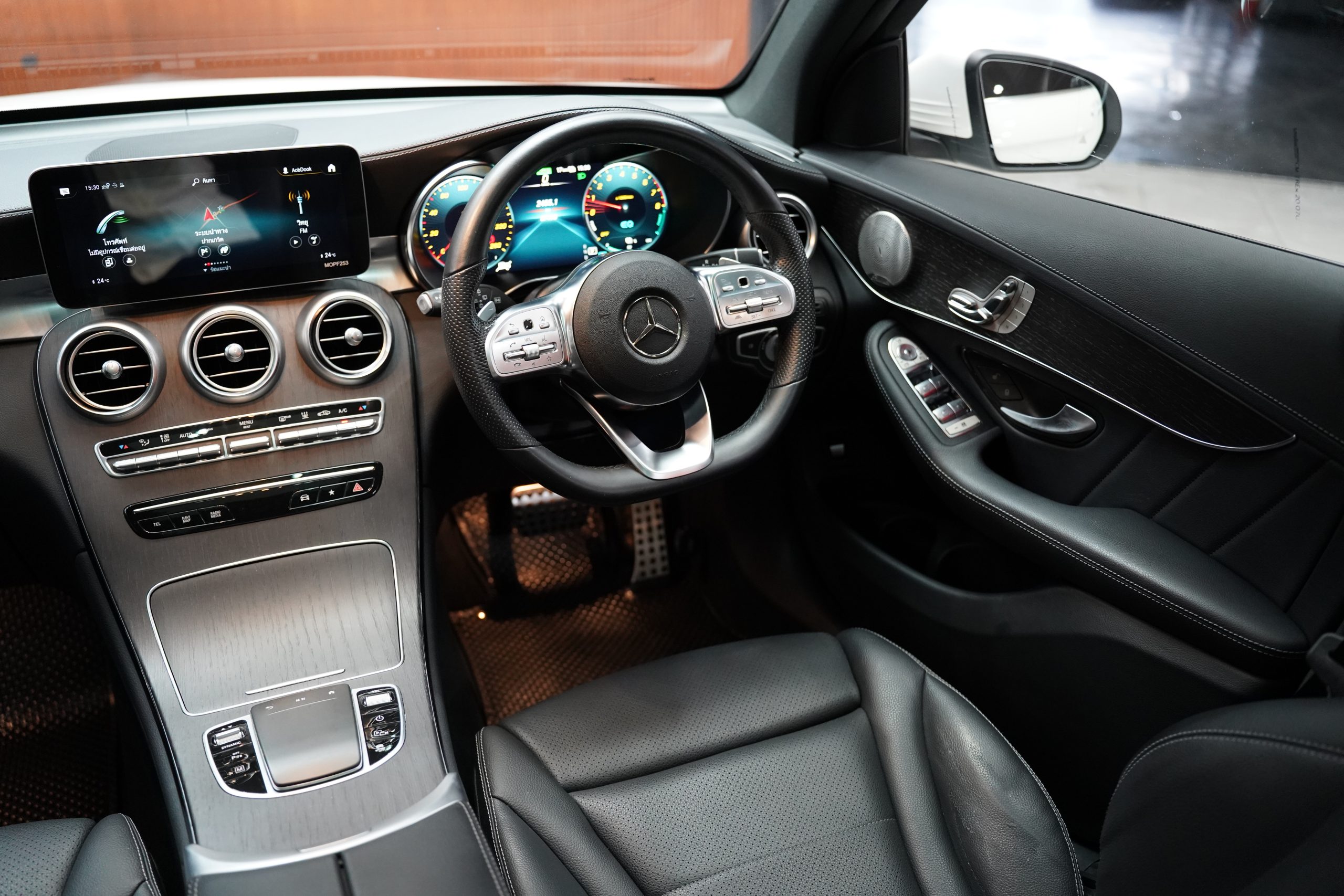 2022 Mercedes-Benz GLC300 2.0 W253 (ปี 15-22) e 4MATIC AMG Dynamic 4WD SUV - Image 27