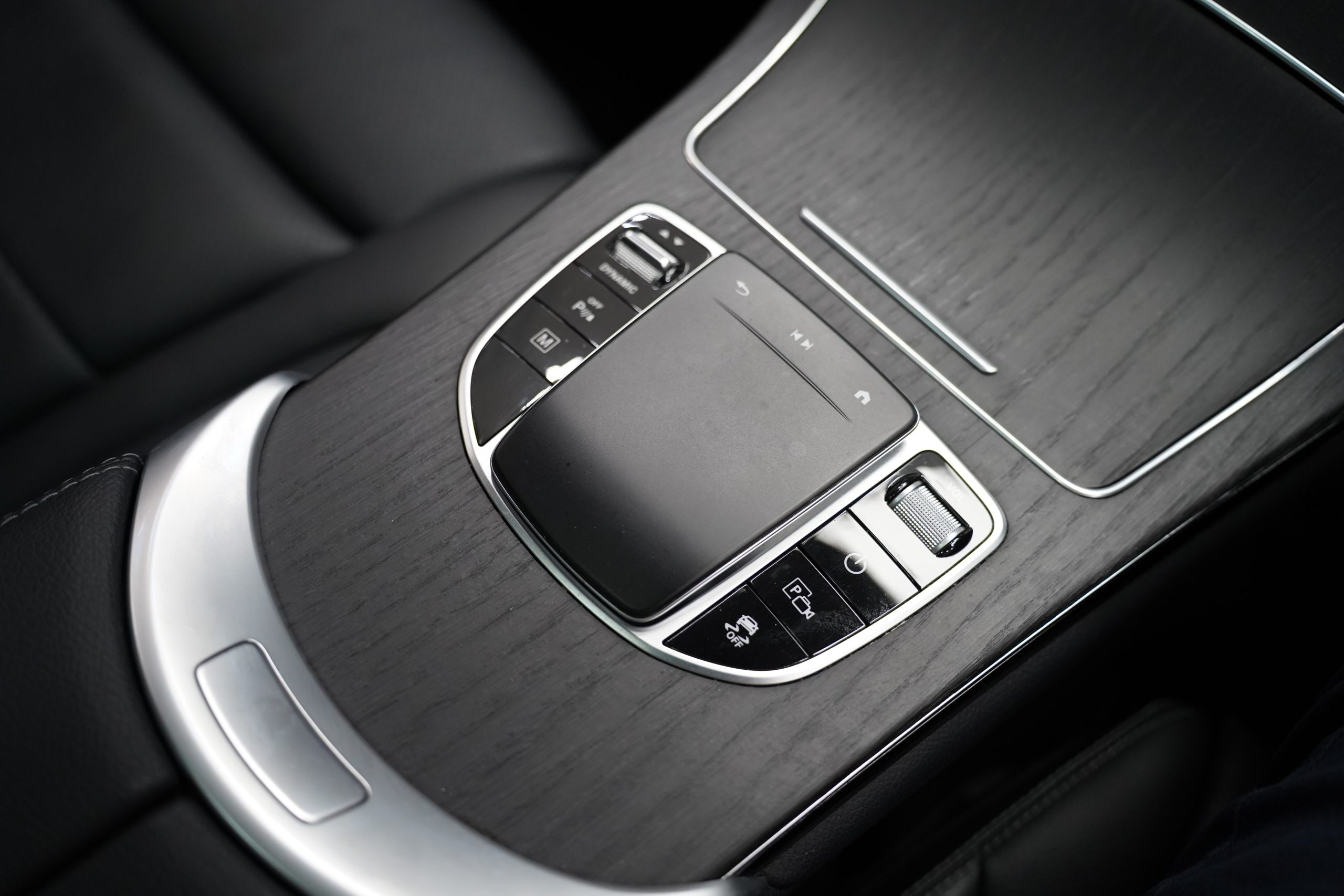 2022 Mercedes-Benz GLC300 2.0 W253 (ปี 15-22) e 4MATIC AMG Dynamic 4WD SUV - Image 16