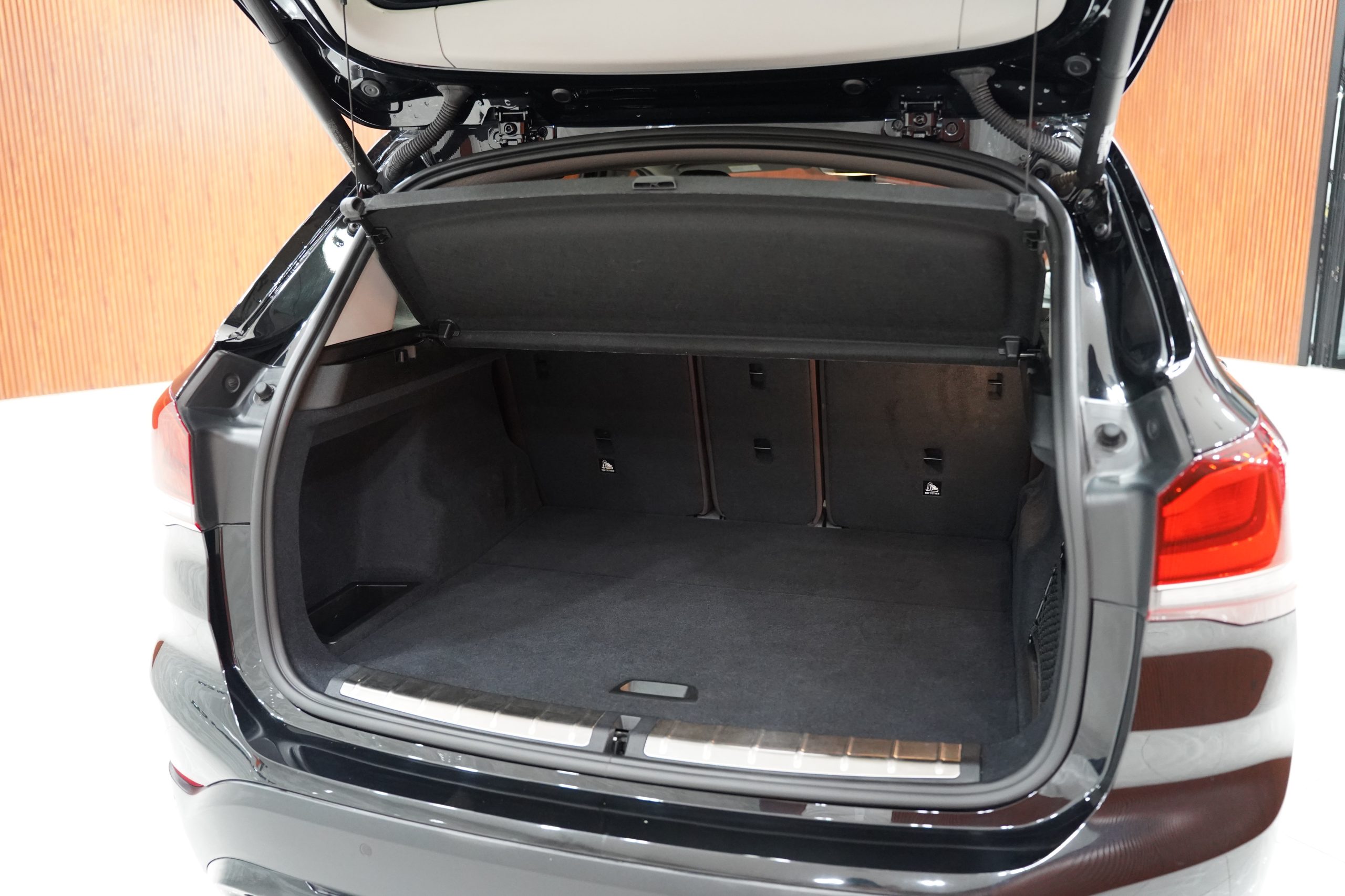 2021 BMW X1 2.0 F48 (ปี 16-20) sDrive20d xLine SUV - Image 11