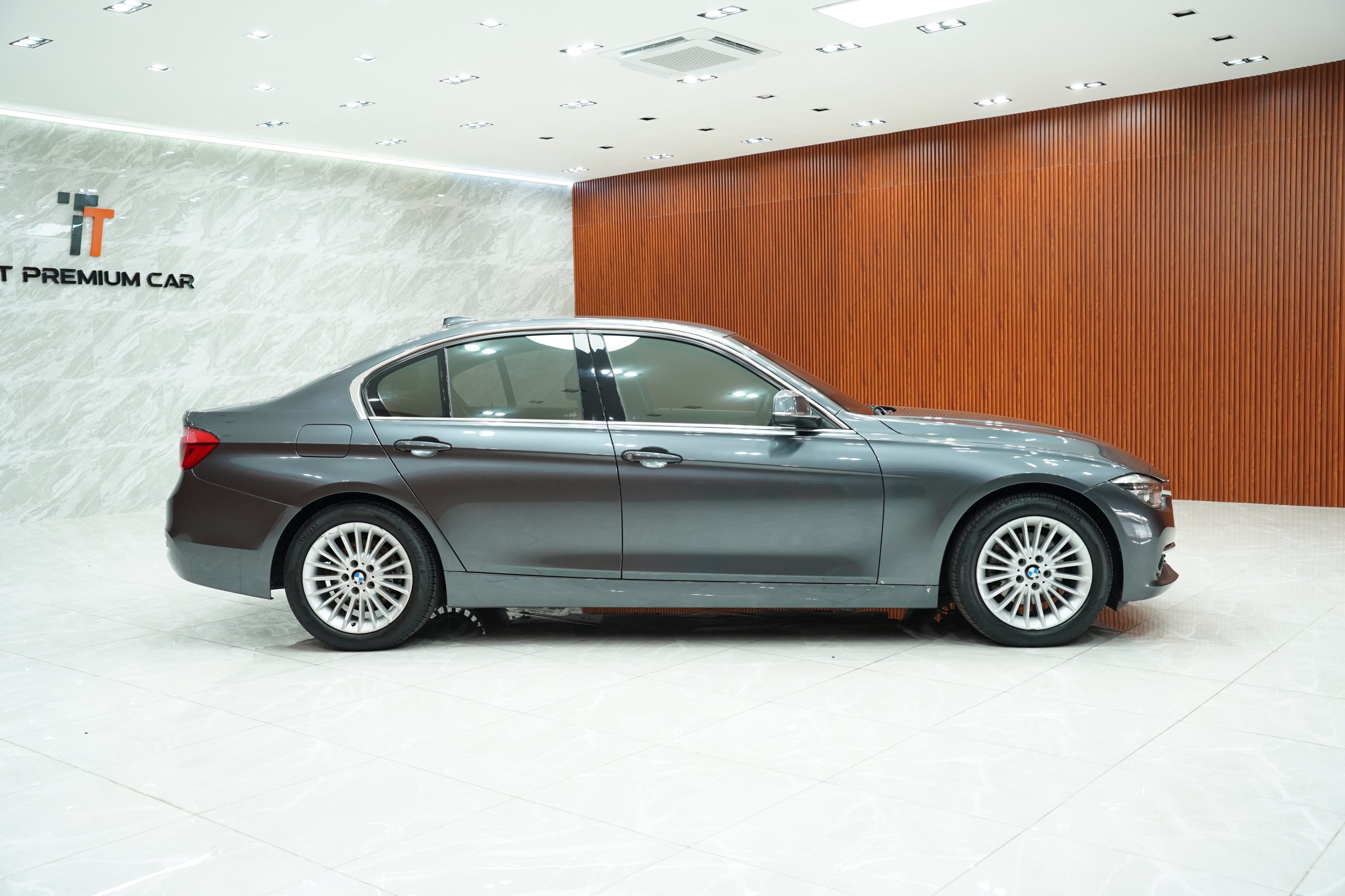 2018 BMW 320d 2.0 F30 (ปี 11-16) Sedan - Image 8