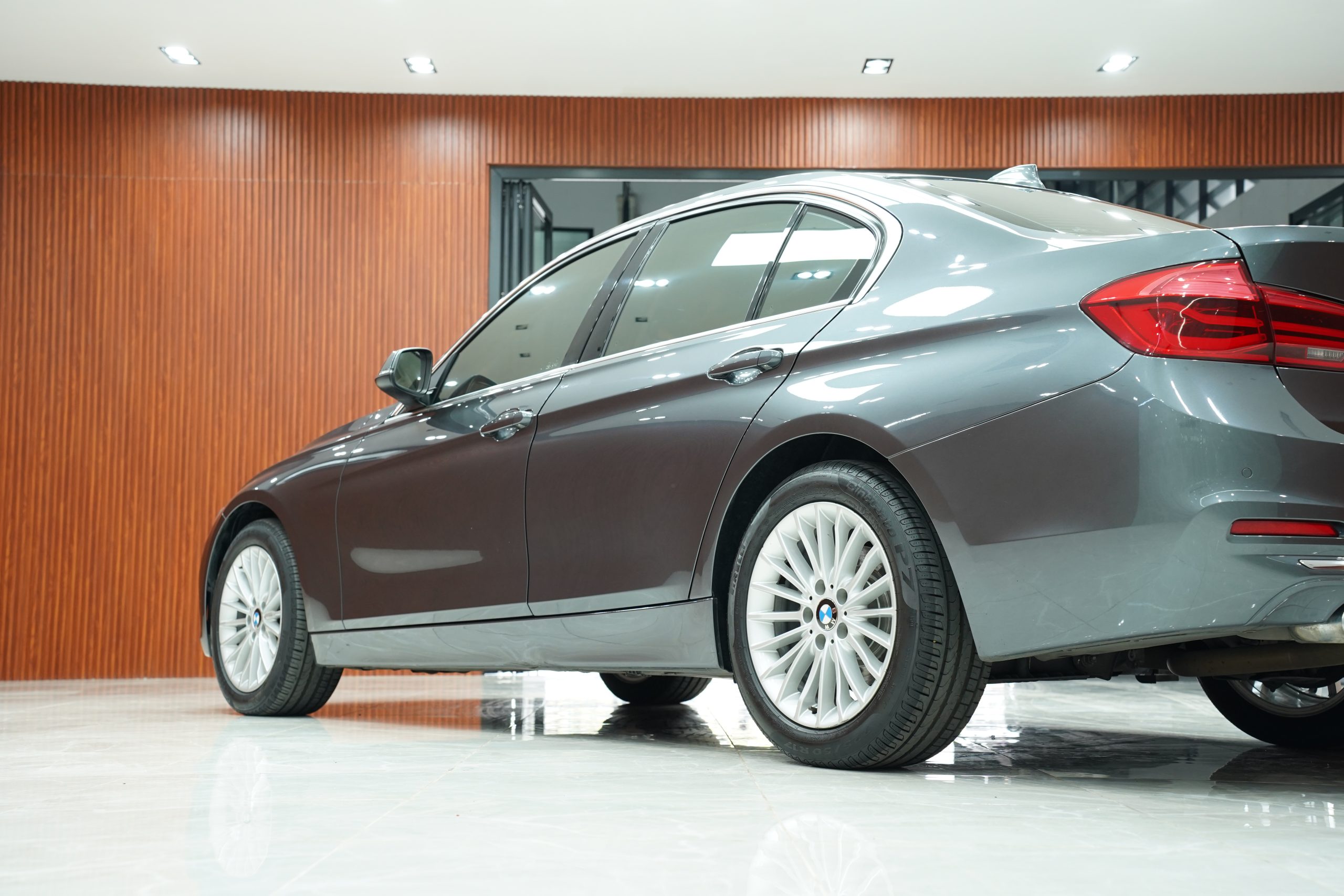 2018 BMW 320d 2.0 F30 (ปี 11-16) Sedan - Image 11