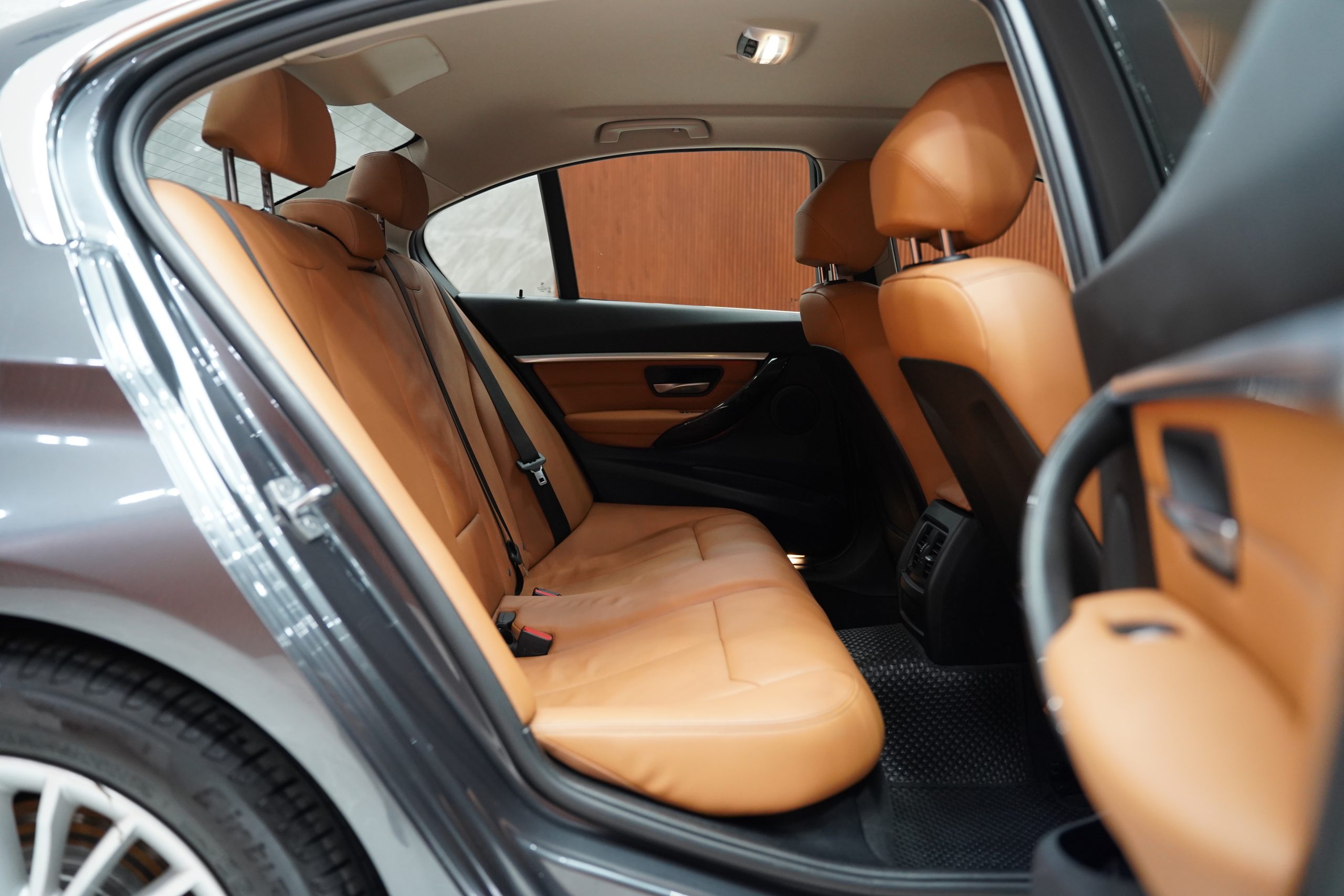 2018 BMW 320d 2.0 F30 (ปี 11-16) Sedan - Image 18