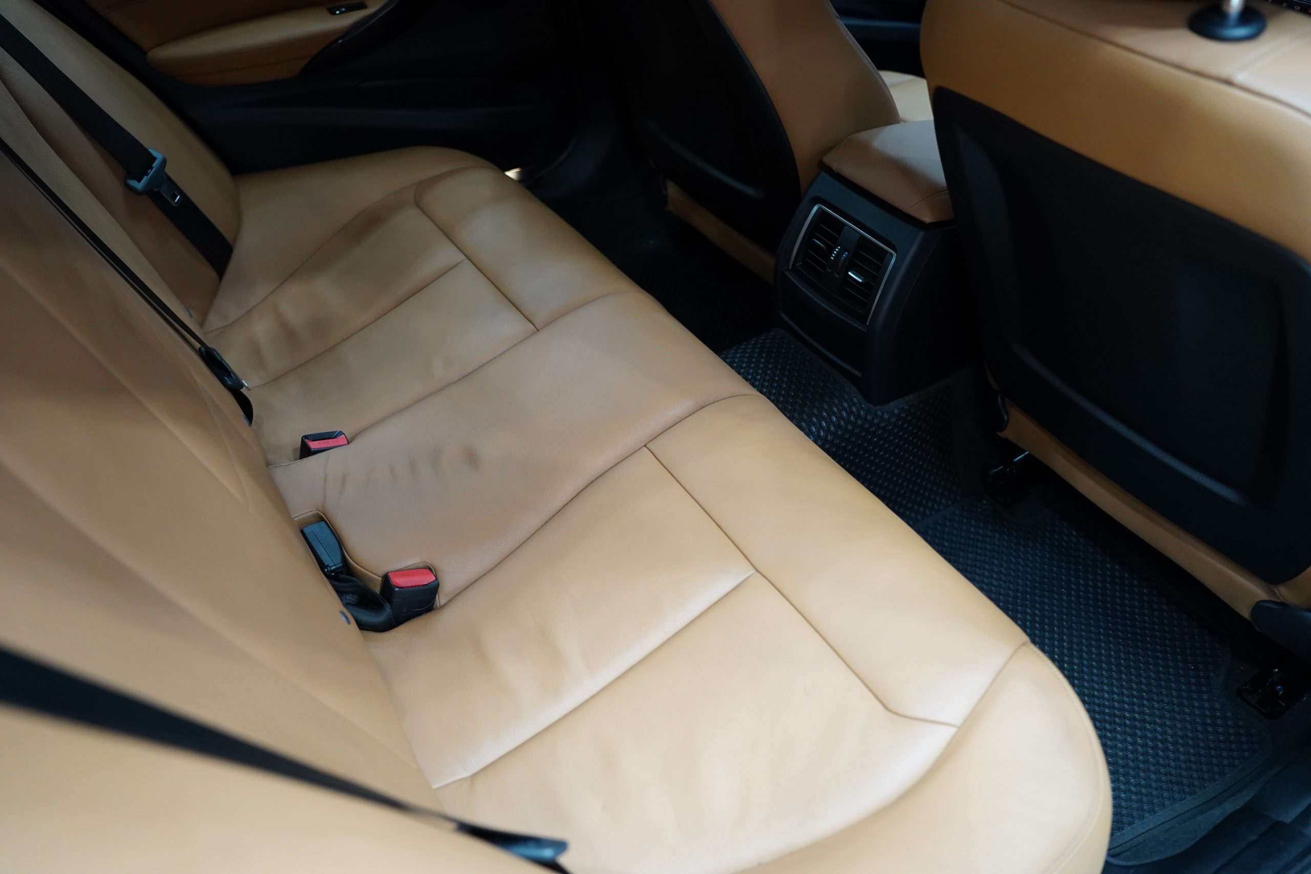 2018 BMW 320d 2.0 F30 (ปี 11-16) Sedan - Image 19