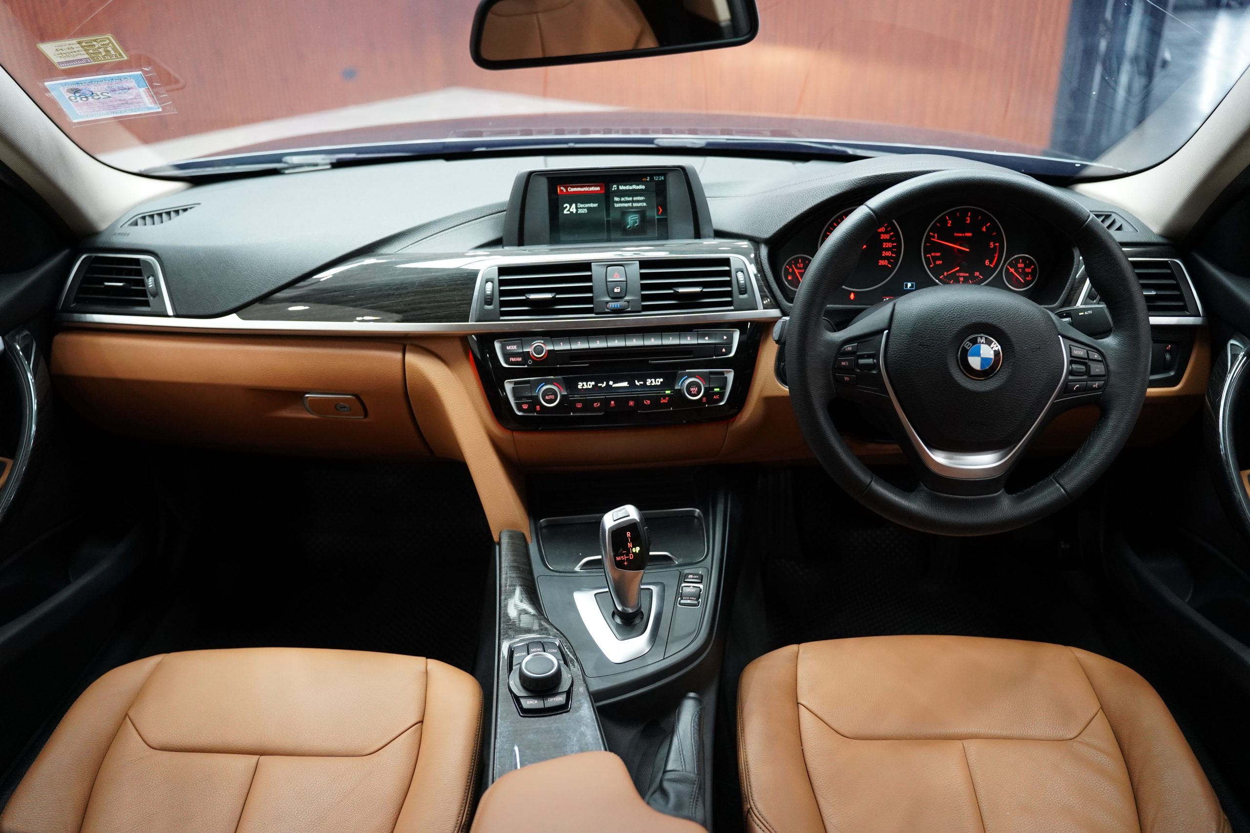 2018 BMW 320d 2.0 F30 (ปี 11-16) Sedan - Image 21