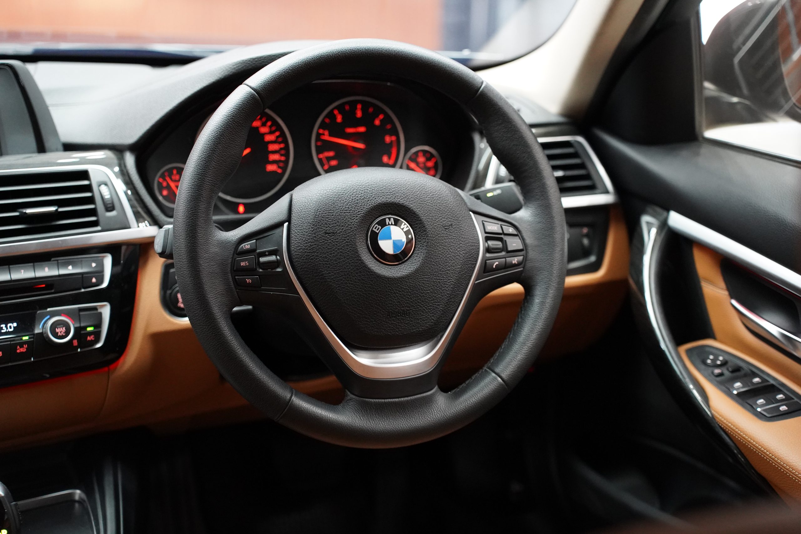 2018 BMW 320d 2.0 F30 (ปี 11-16) Sedan - Image 22