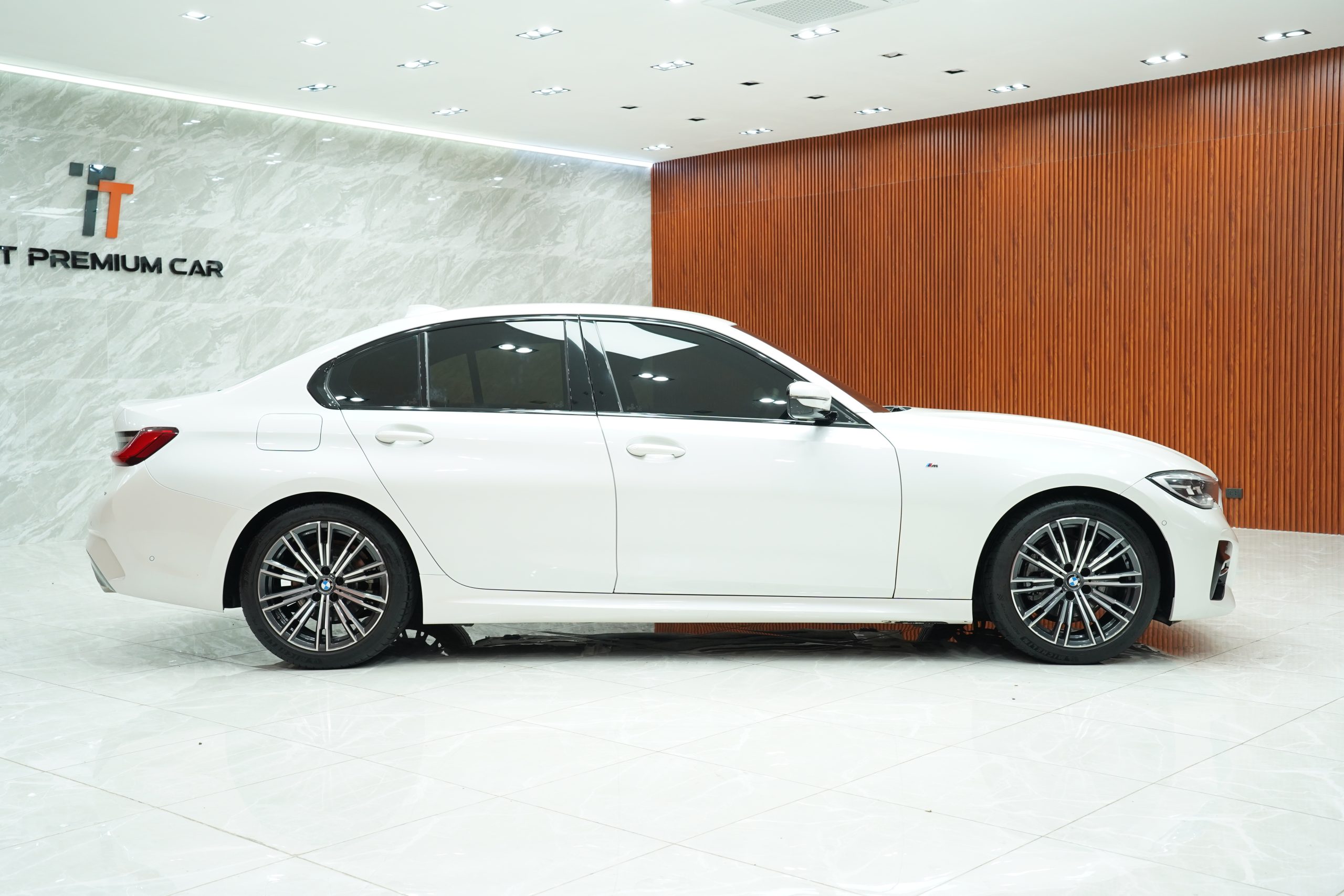 2020 BMW 320d 2.0 G20 (ปี 19-26) M Sport Sedan - Image 8