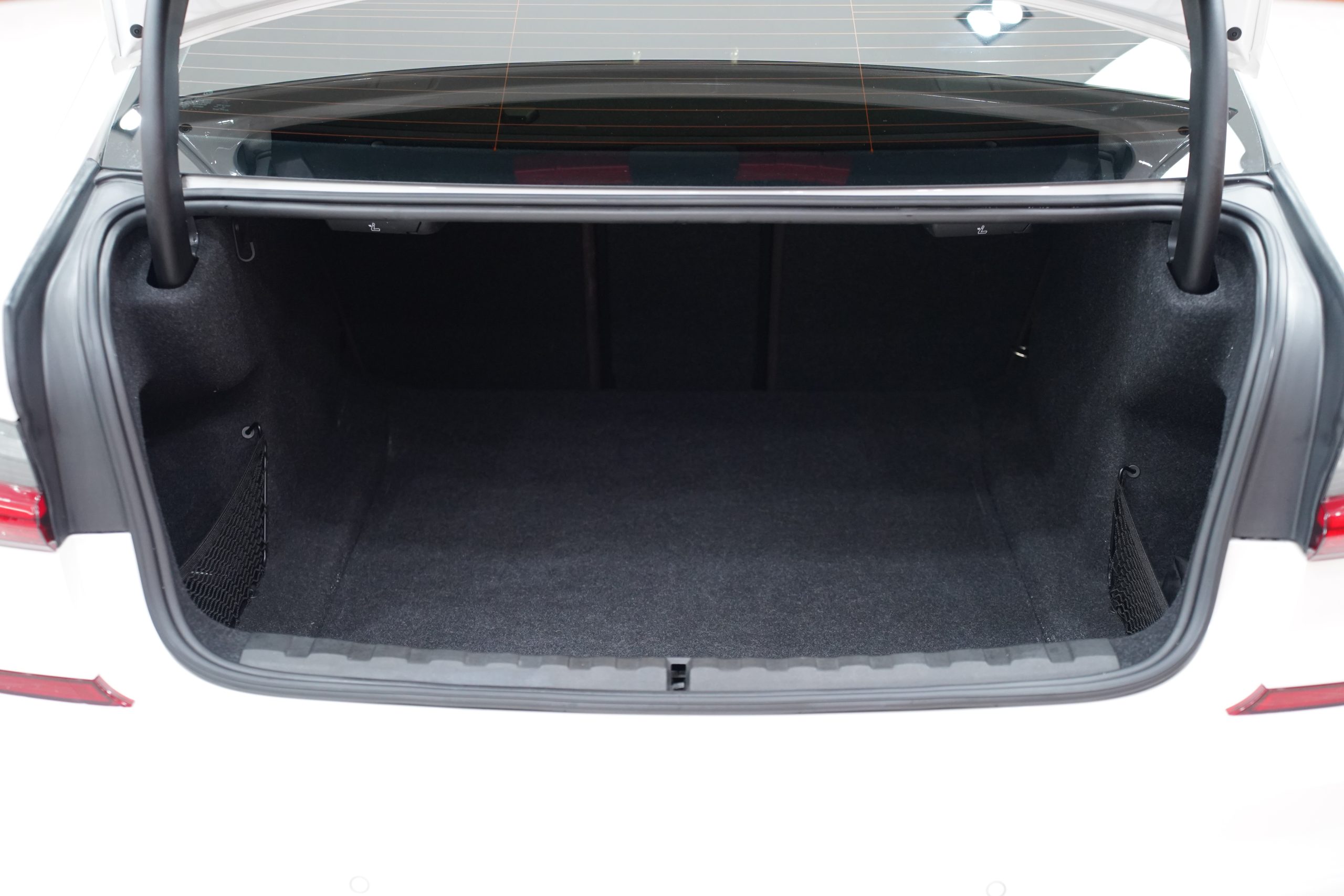 2020 BMW 320d 2.0 G20 (ปี 19-26) M Sport Sedan - Image 15