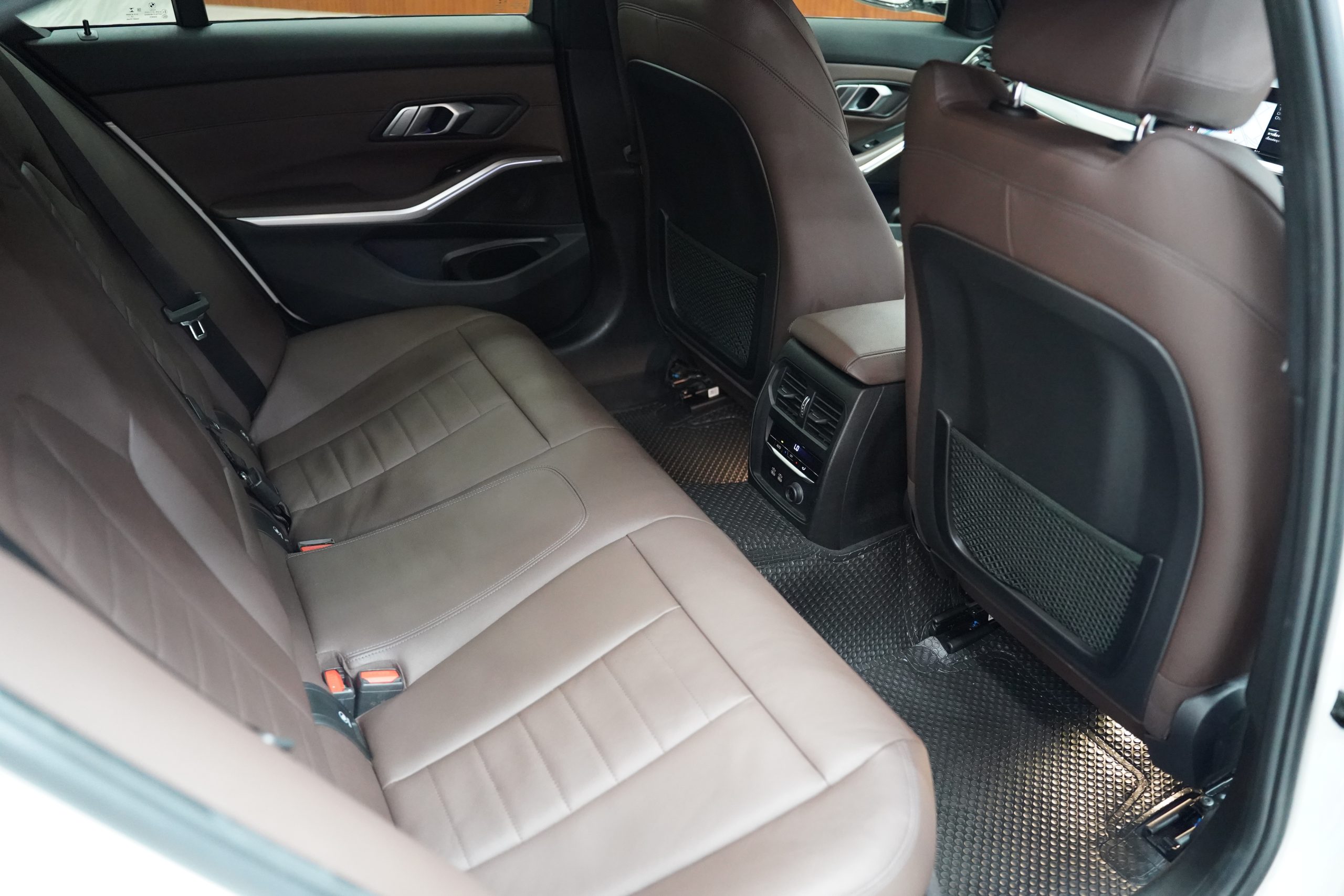 2020 BMW 320d 2.0 G20 (ปี 19-26) M Sport Sedan - Image 19