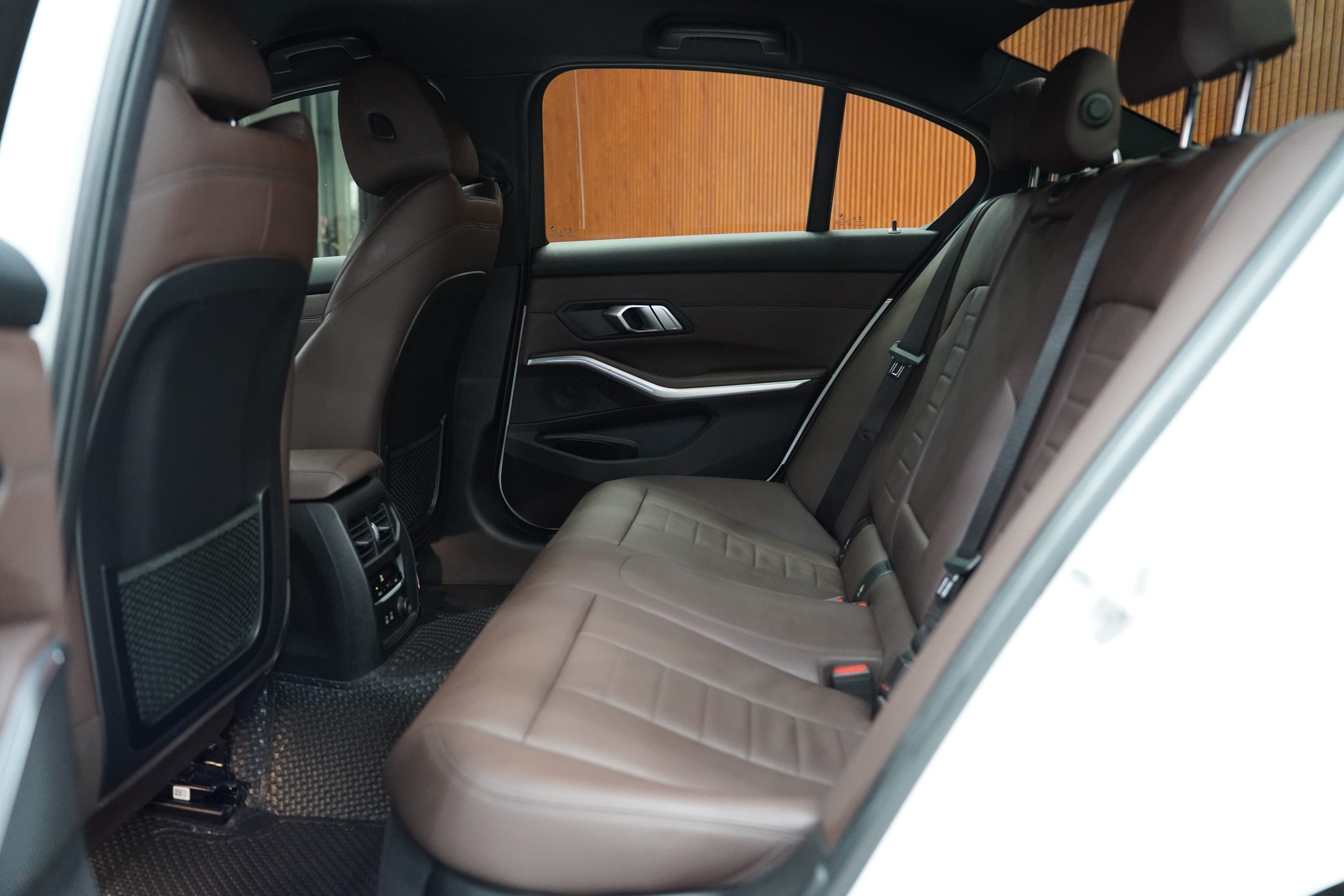 2020 BMW 320d 2.0 G20 (ปี 19-26) M Sport Sedan - Image 20