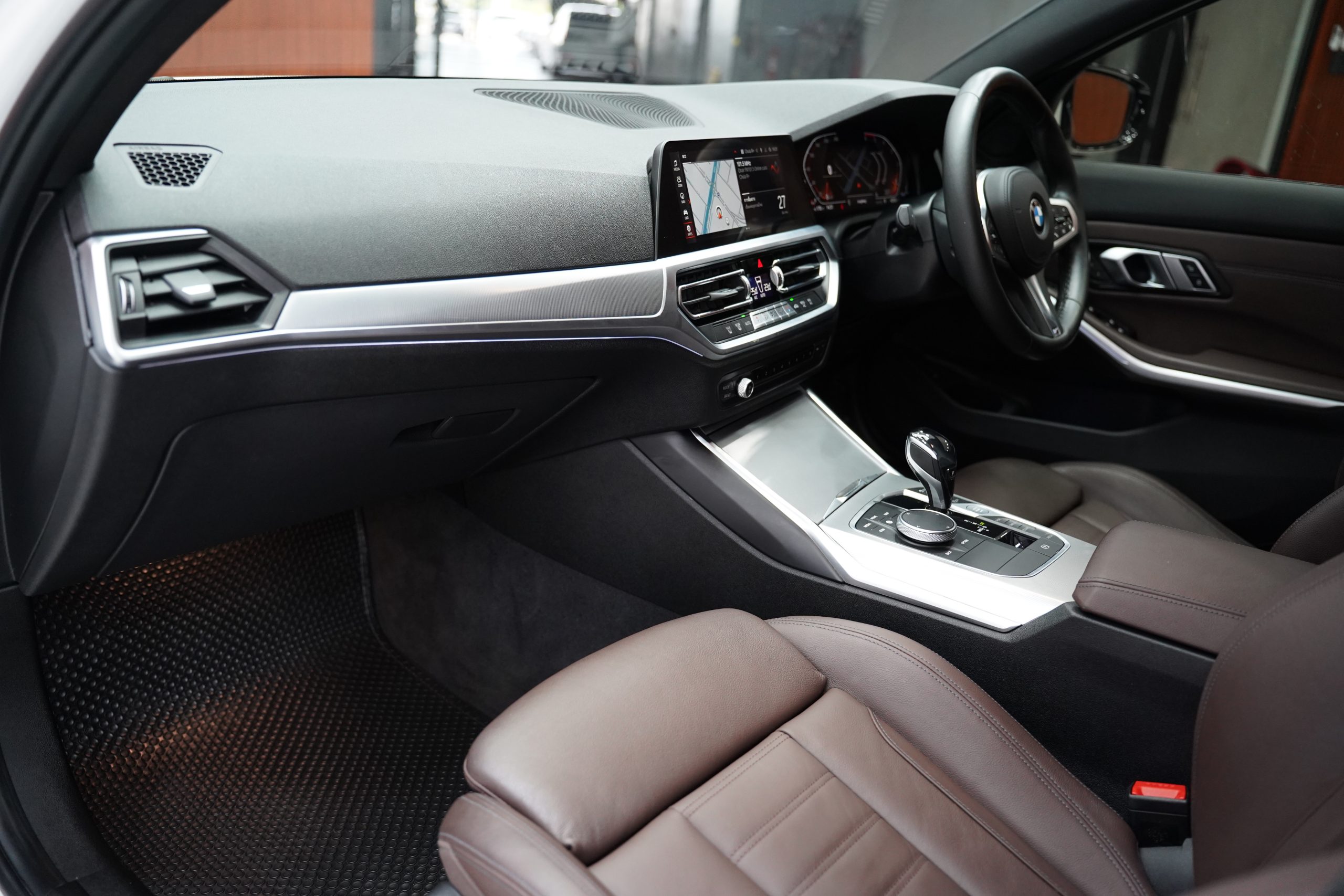 2020 BMW 320d 2.0 G20 (ปี 19-26) M Sport Sedan - Image 21