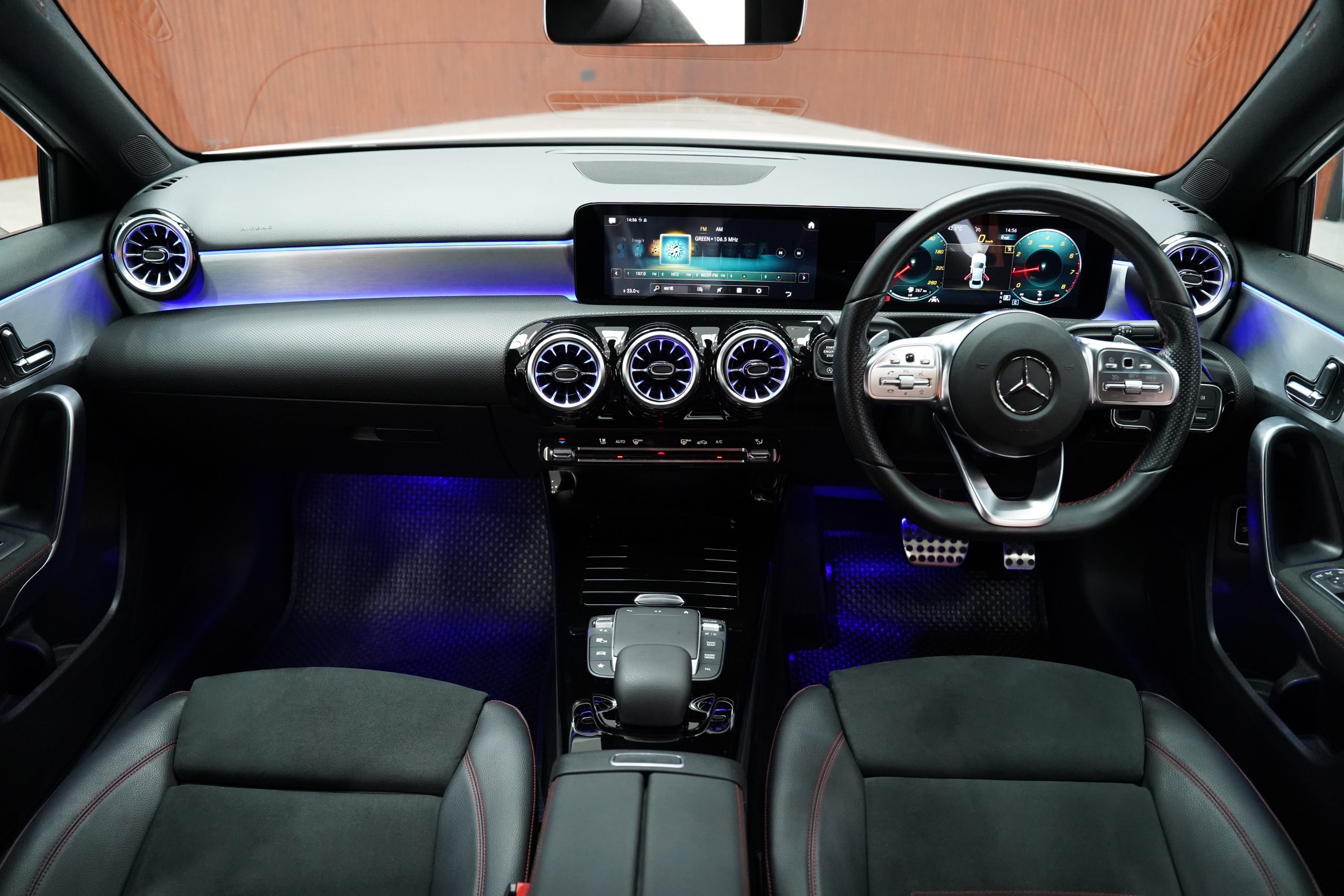 2022 Mercedes-Benz A200 1.3 W177 (ปี 19-25) AMG Dynamic Sedan - Image 16