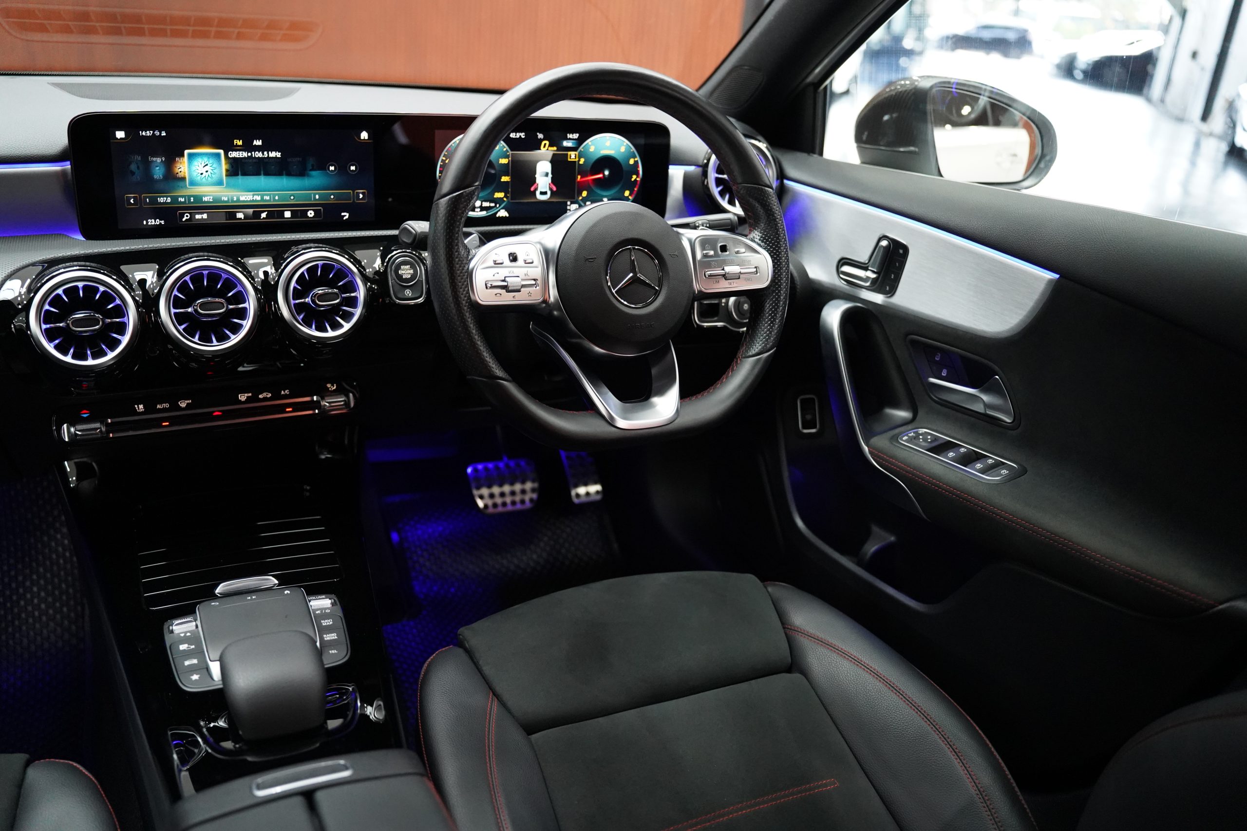 2022 Mercedes-Benz A200 1.3 W177 (ปี 19-25) AMG Dynamic Sedan - Image 17